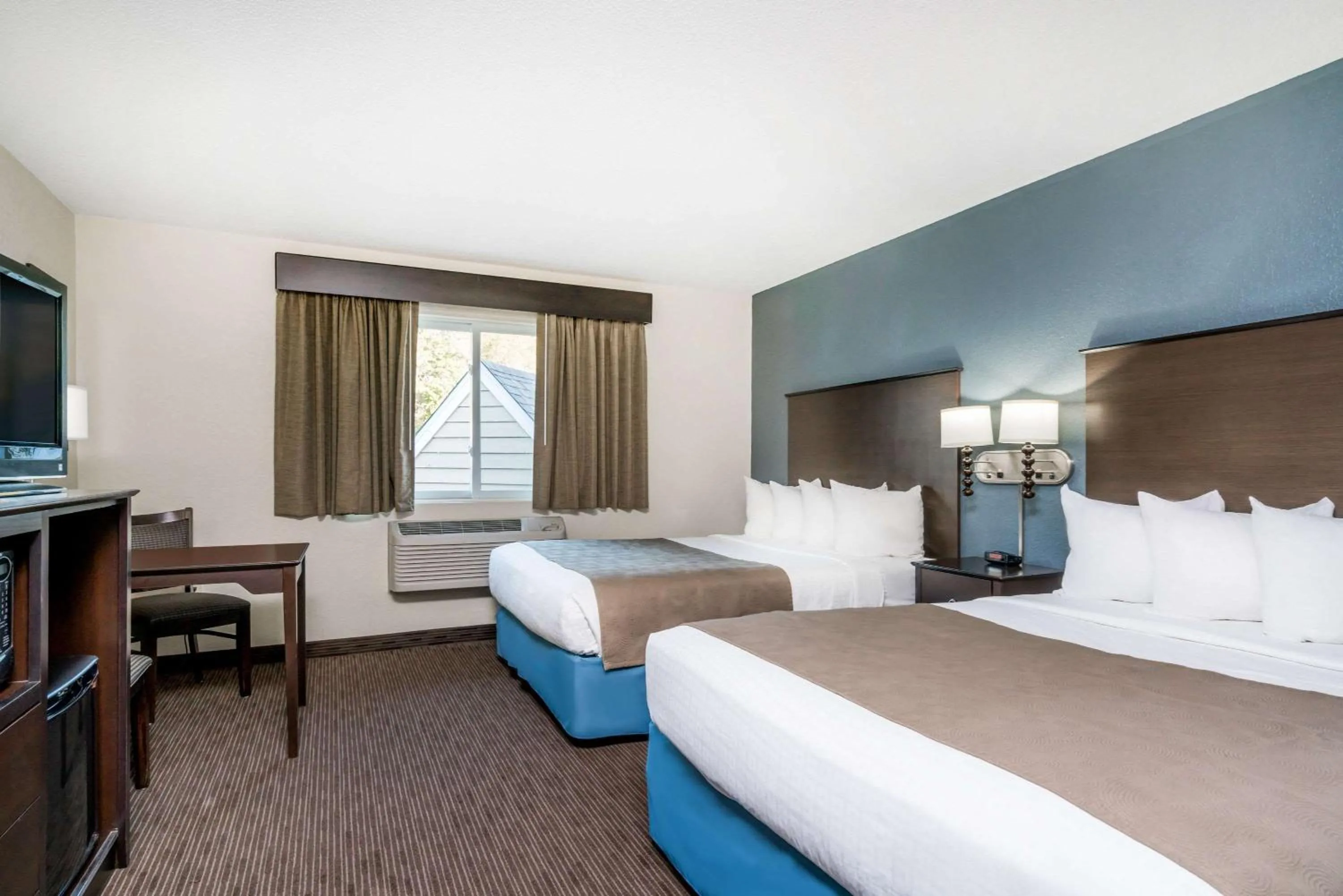 Photo of the whole room, Bed in Baymont by Wyndham Owatonna