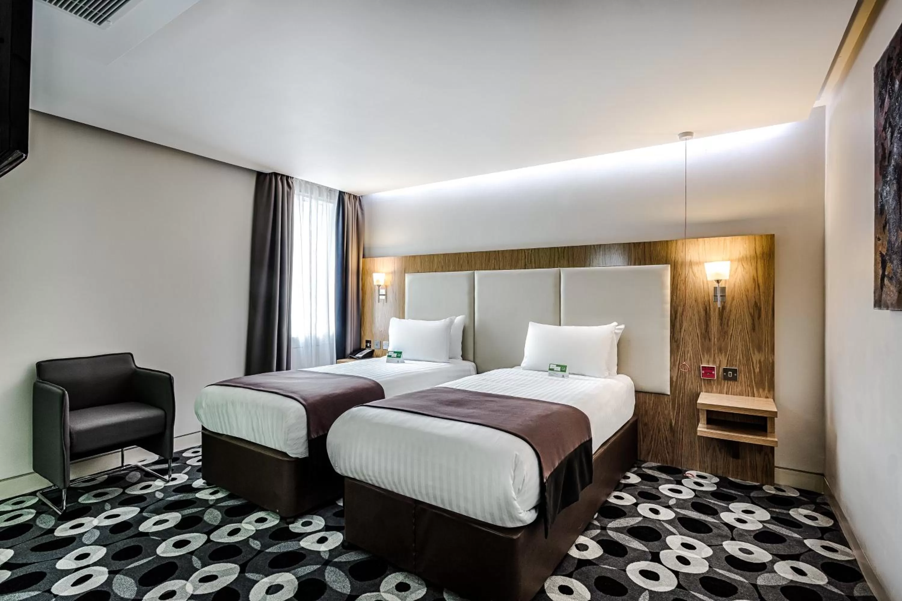 Photo of the whole room, Bed in Holiday Inn Sittingbourne by IHG