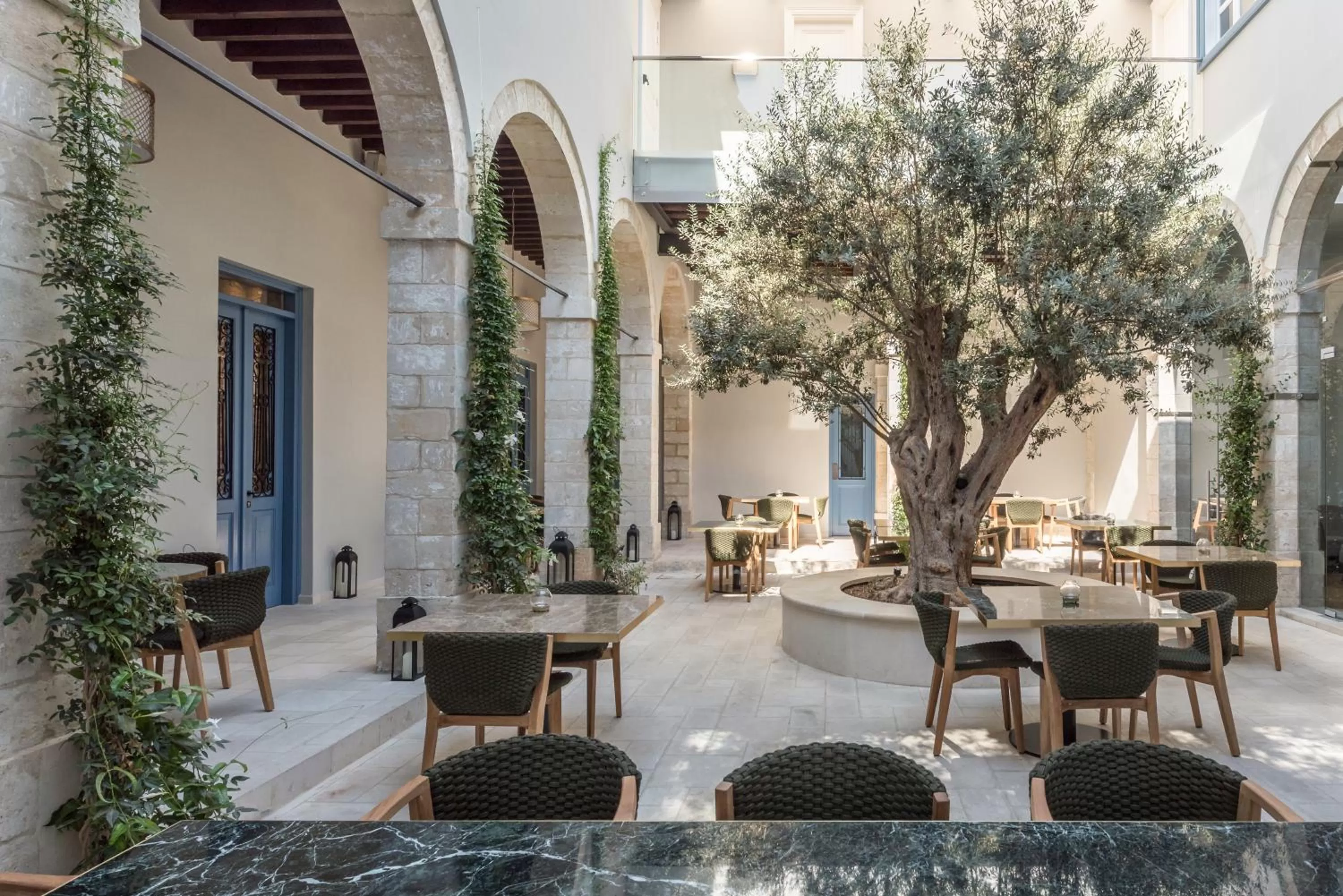 Patio in S Paul City Hotel