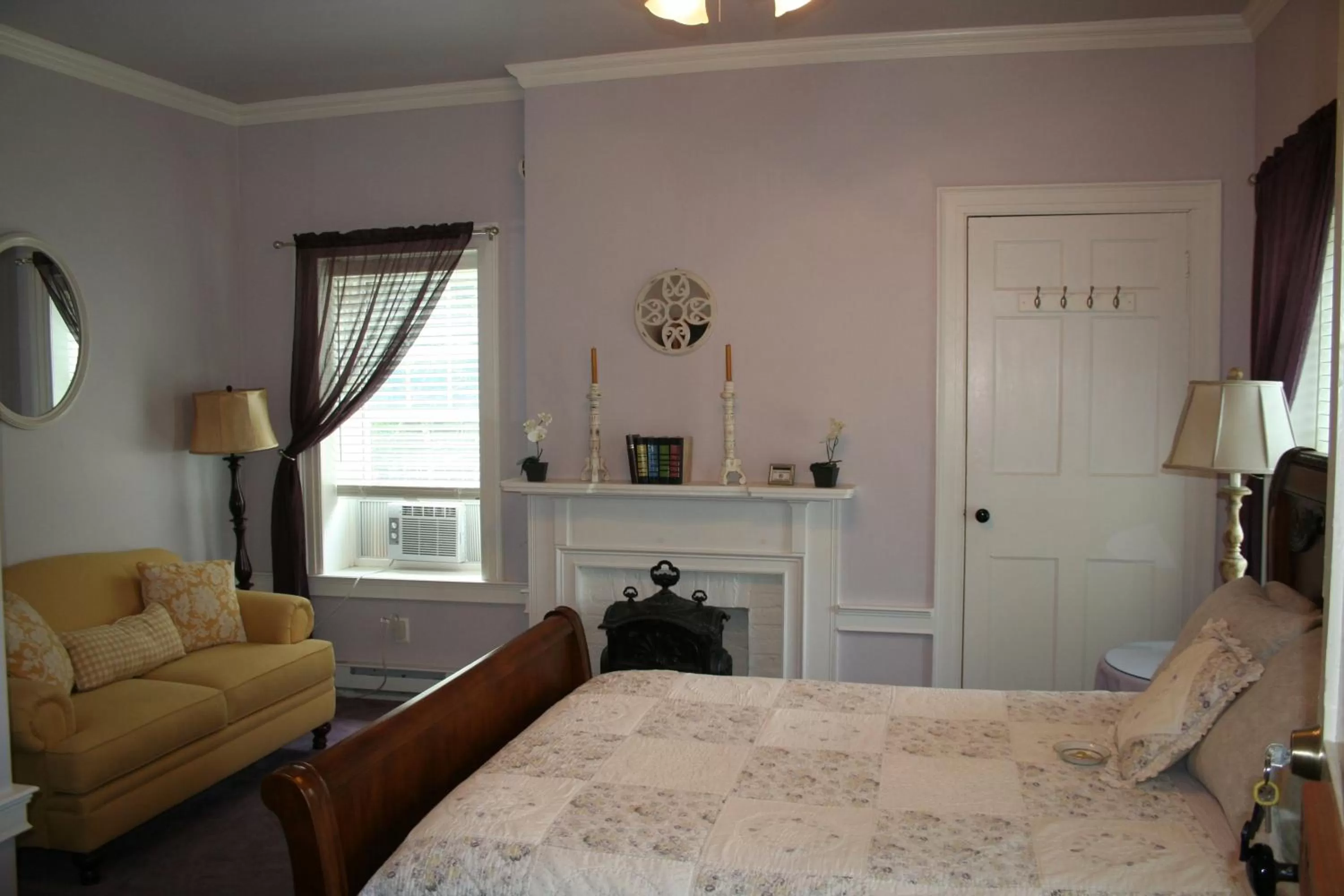 Bed in The 1819 Red Brick Inn