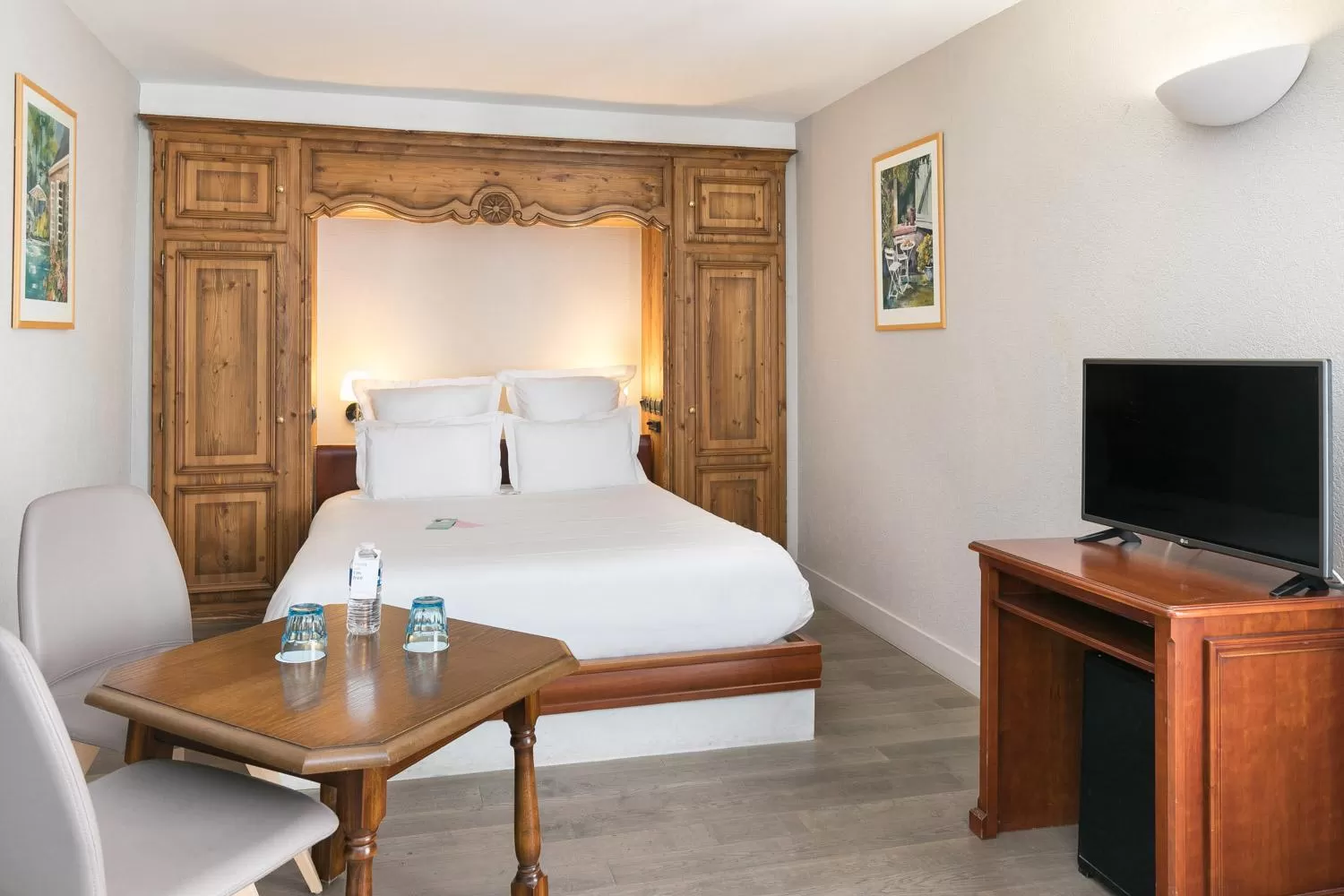 Bed in Hôtel de l'Europe by HappyCulture