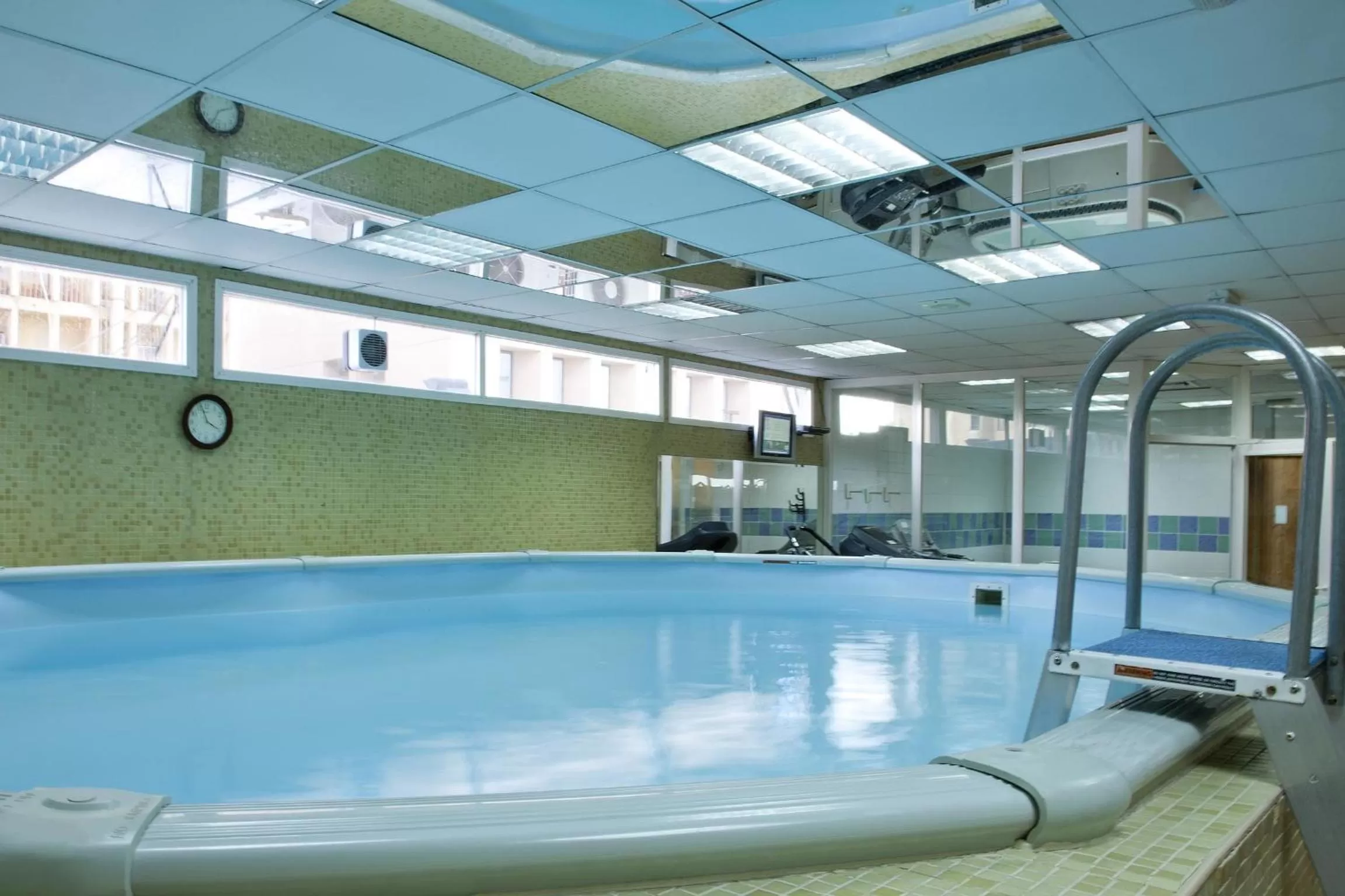 Swimming Pool in Inn & Go Kuwait Plaza