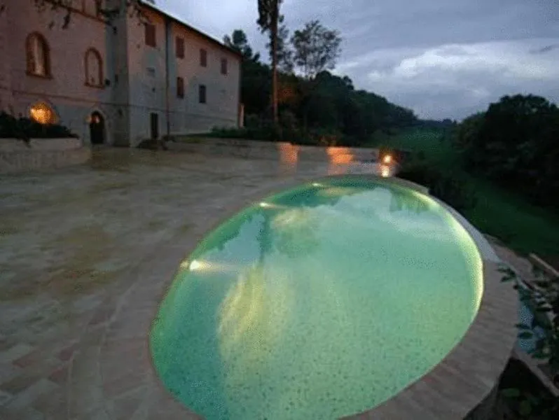 Swimming pool in Castello Montegiove