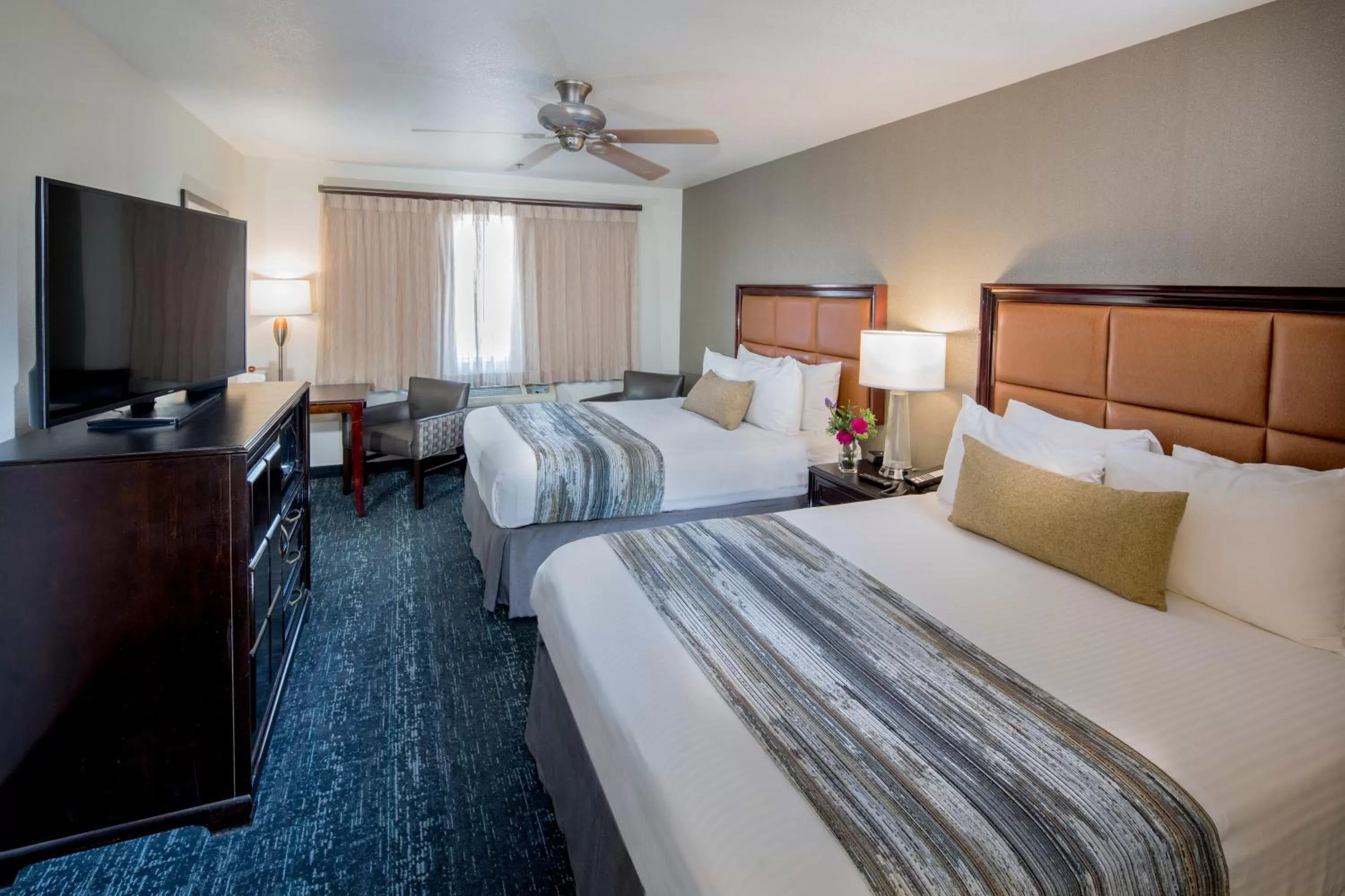 Photo of the whole room, Bed in Granzella's Inn