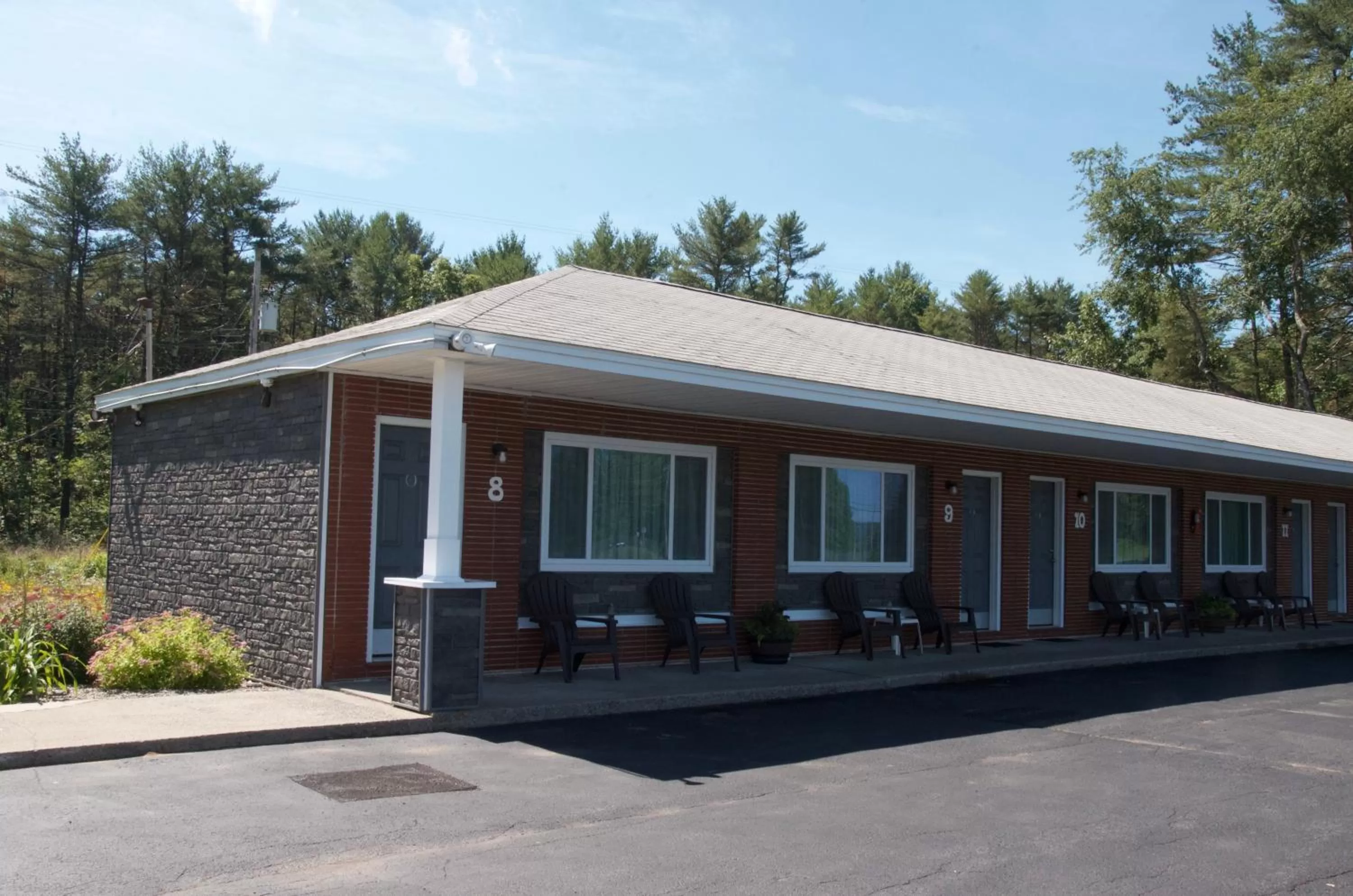 Property building in Sara Glen Motel - Saratoga Springs-Glens Falls