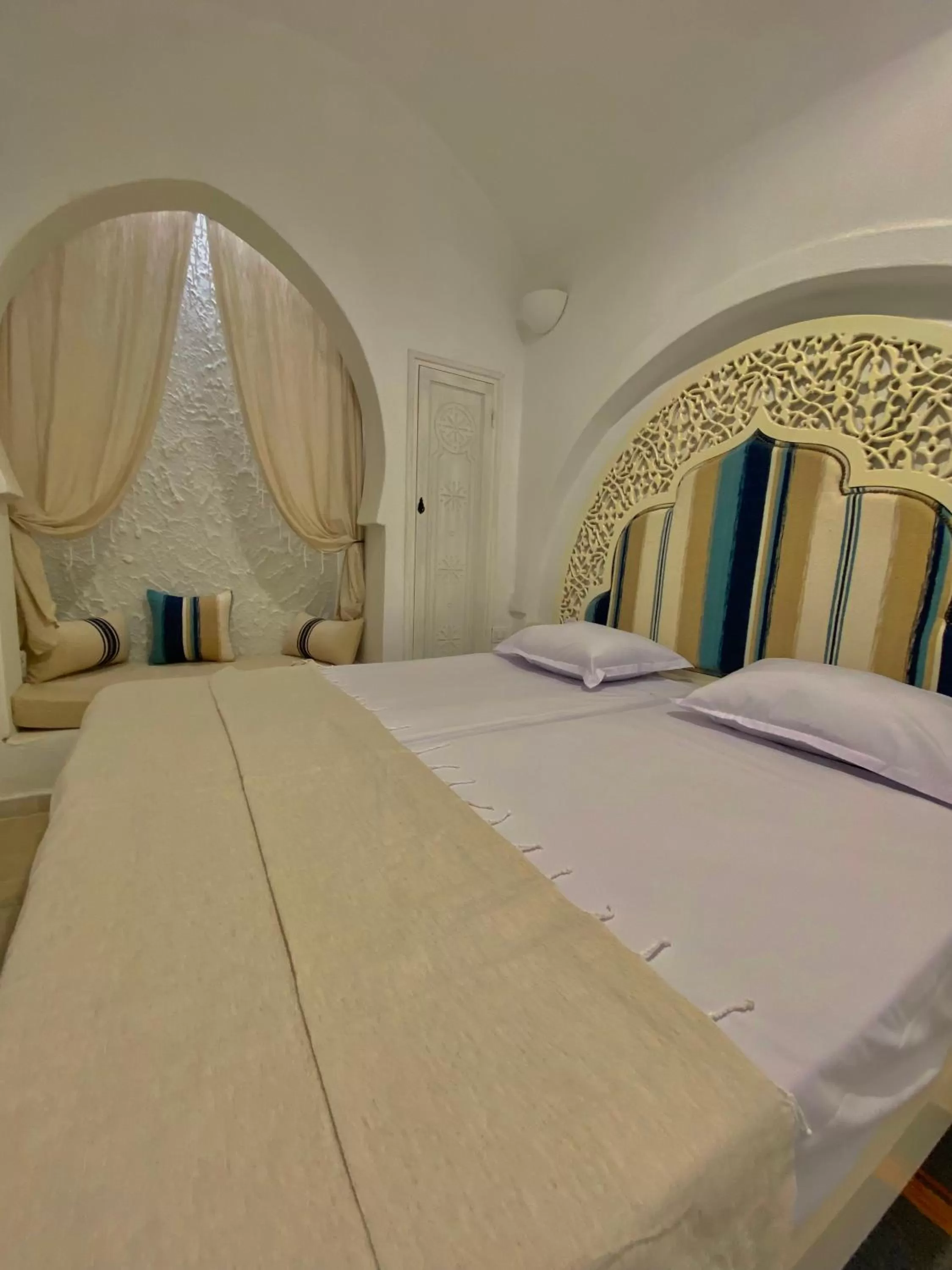 Bed in Hôtel Djerba Authentique - Au centre de Midoun