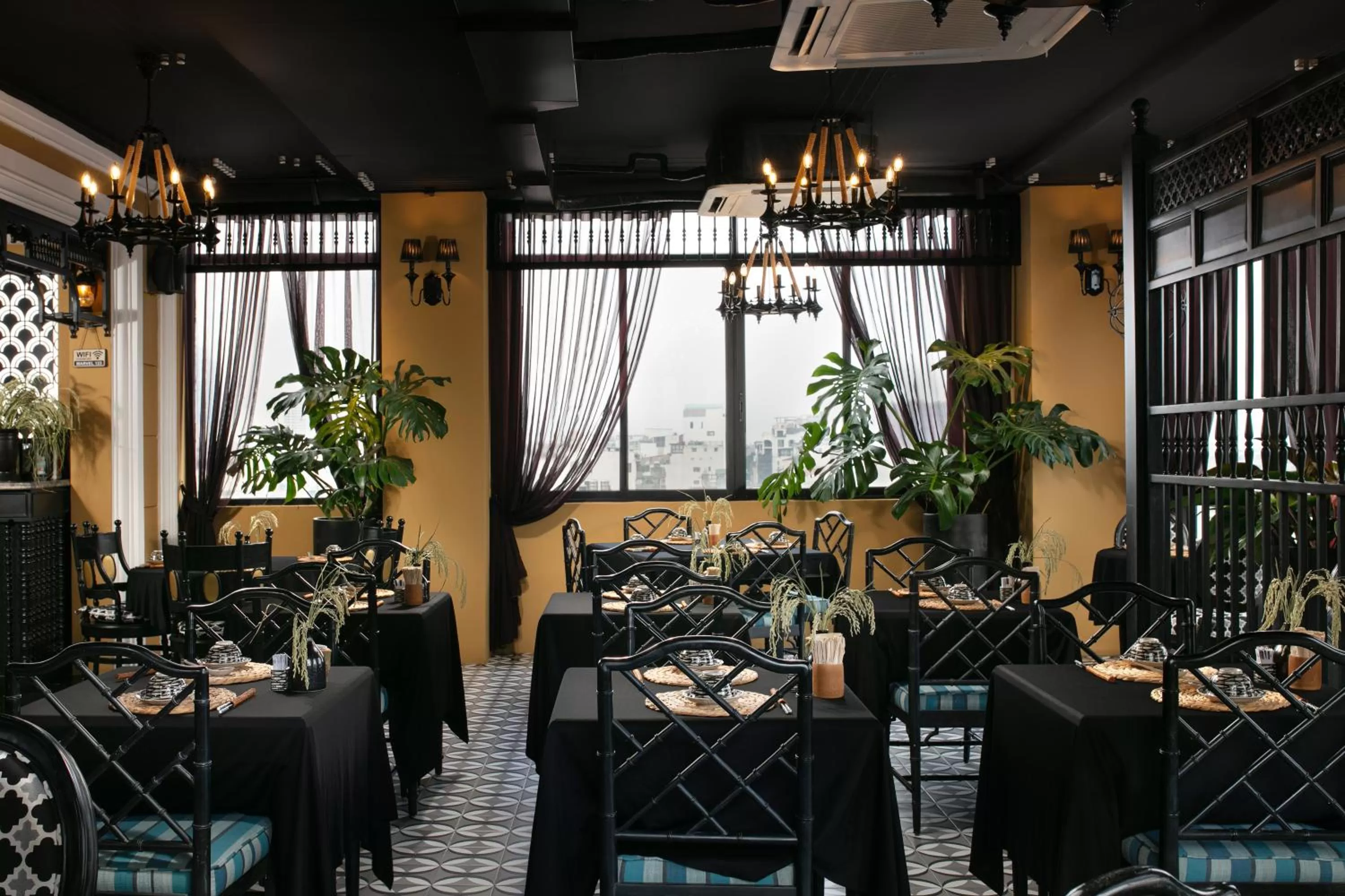 Restaurant/places to eat in JM Marvel Hotel & Spa