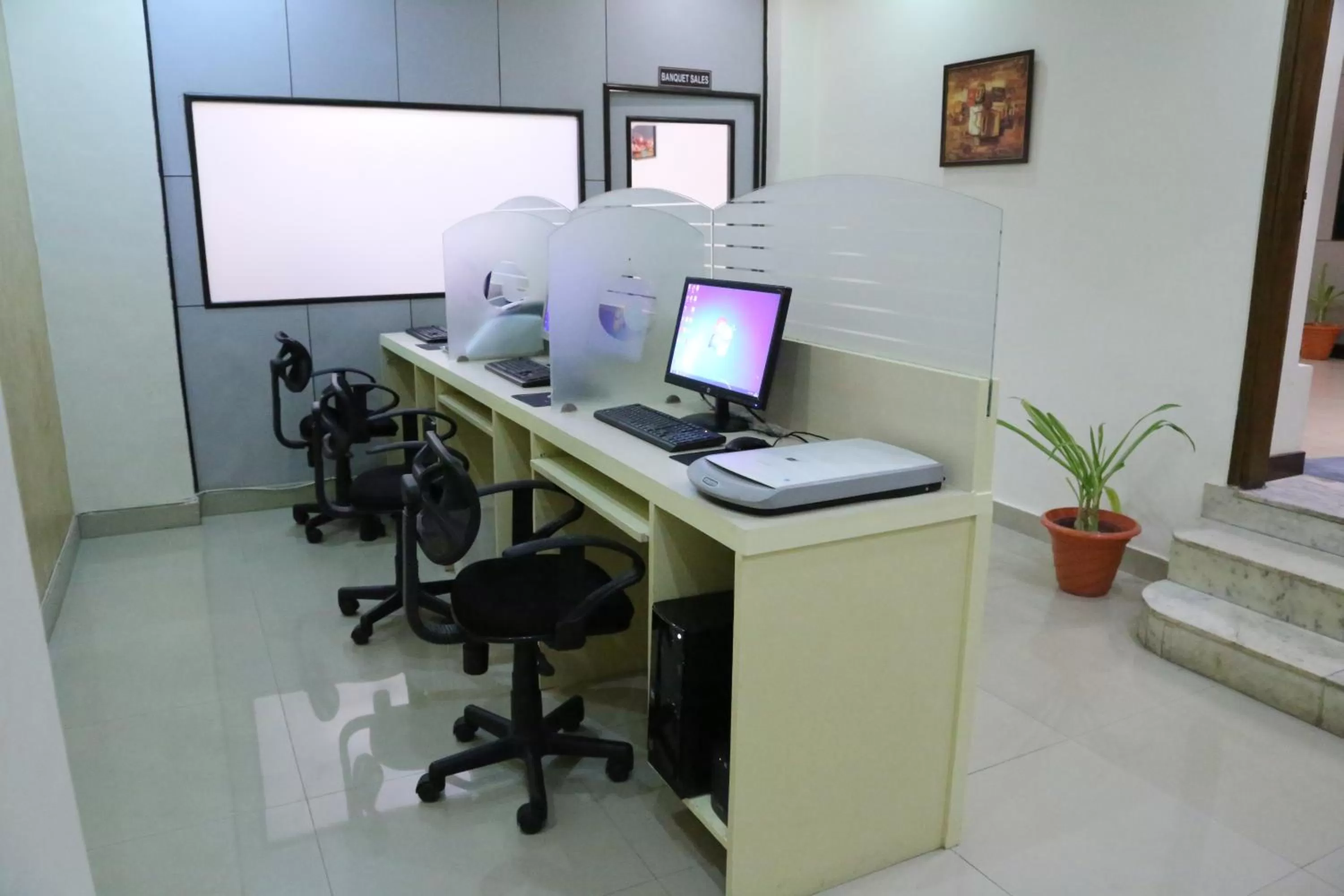 Business facilities in Hotel Clarks Shiraz