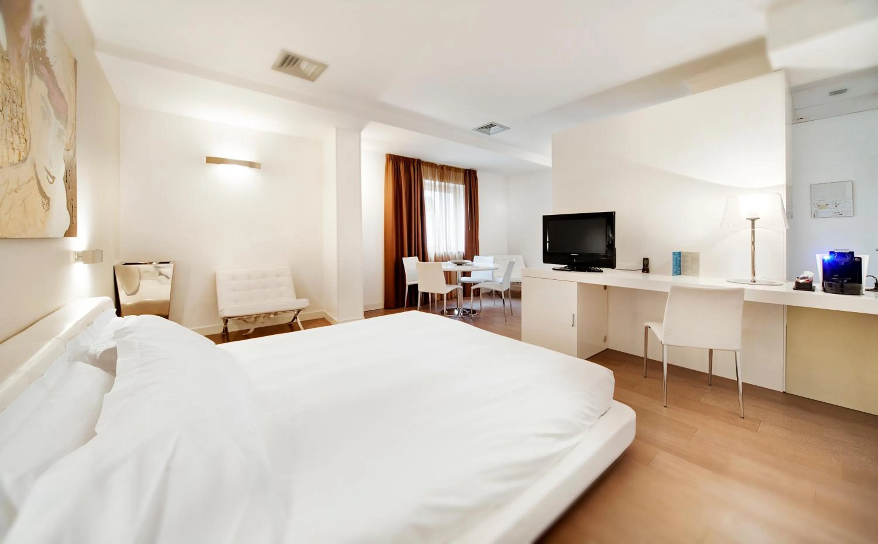 Photo of the whole room, Bed in Mediterraneo Palace Hotel