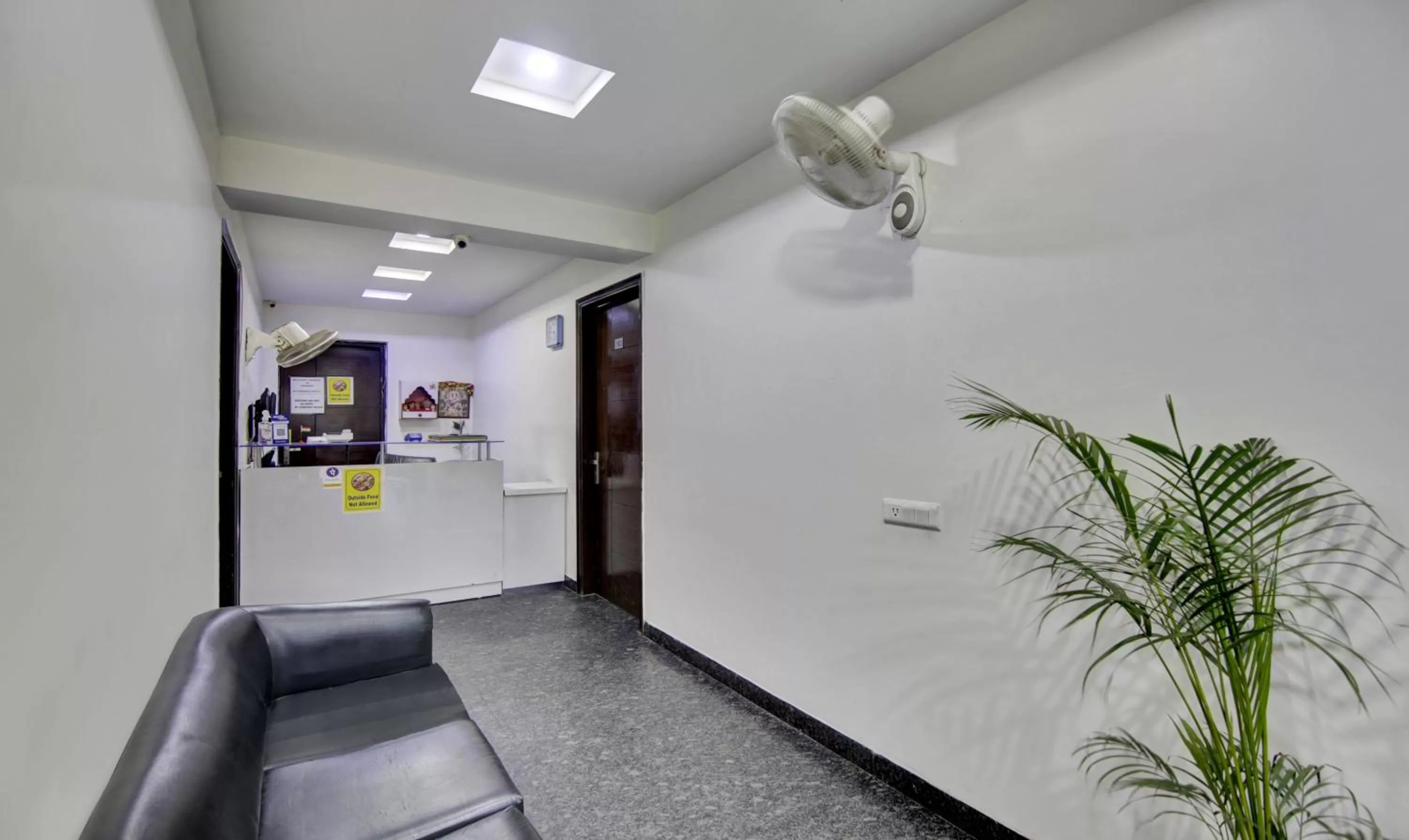 Seating area, Lobby/Reception in Treebo Trend Apple Pie