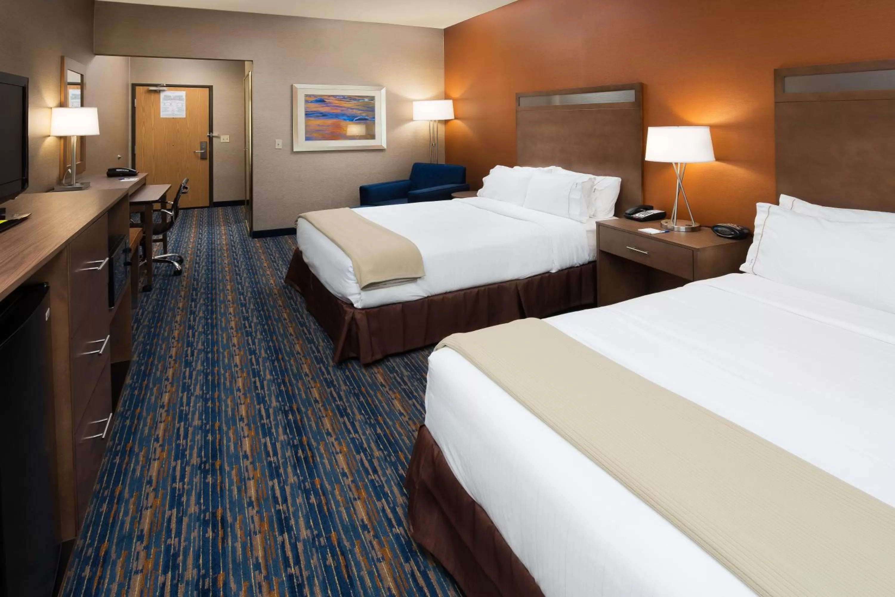 Photo of the whole room, Bed in Holiday Inn Express Rocklin - Galleria Area by IHG