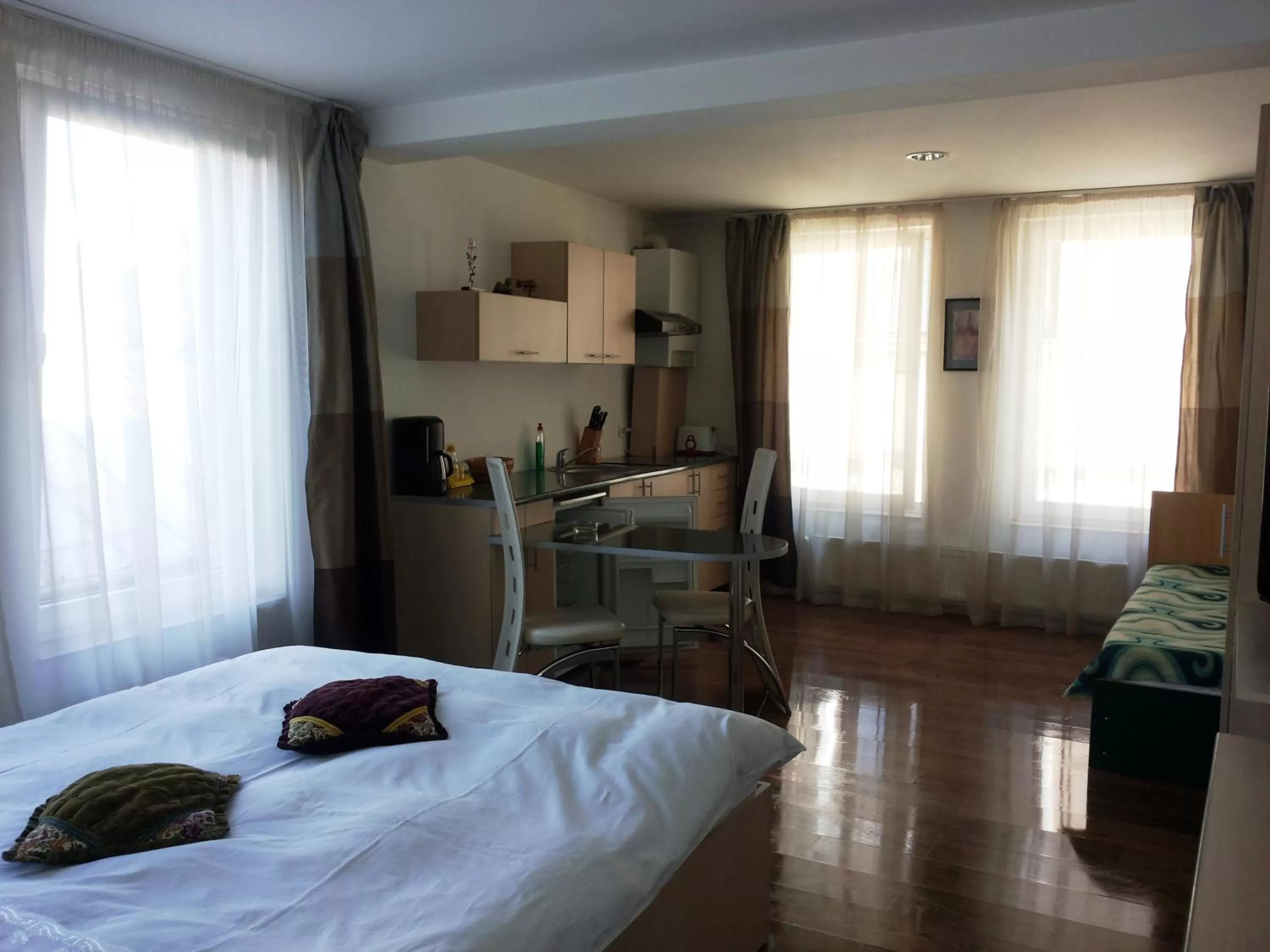 Photo of the whole room in Lucas 10 Apartments