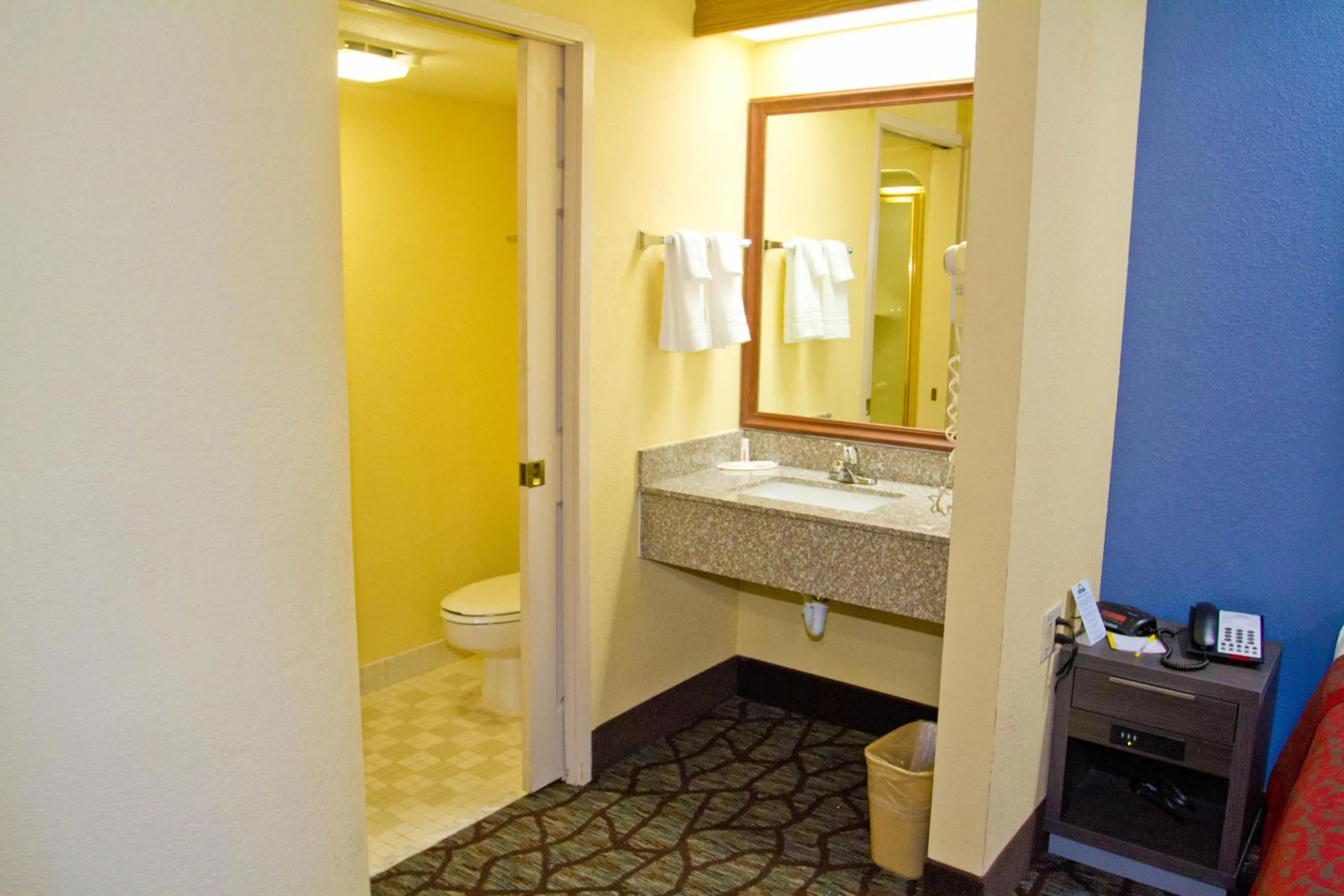Toilet in Days Inn by Wyndham Blue Springs