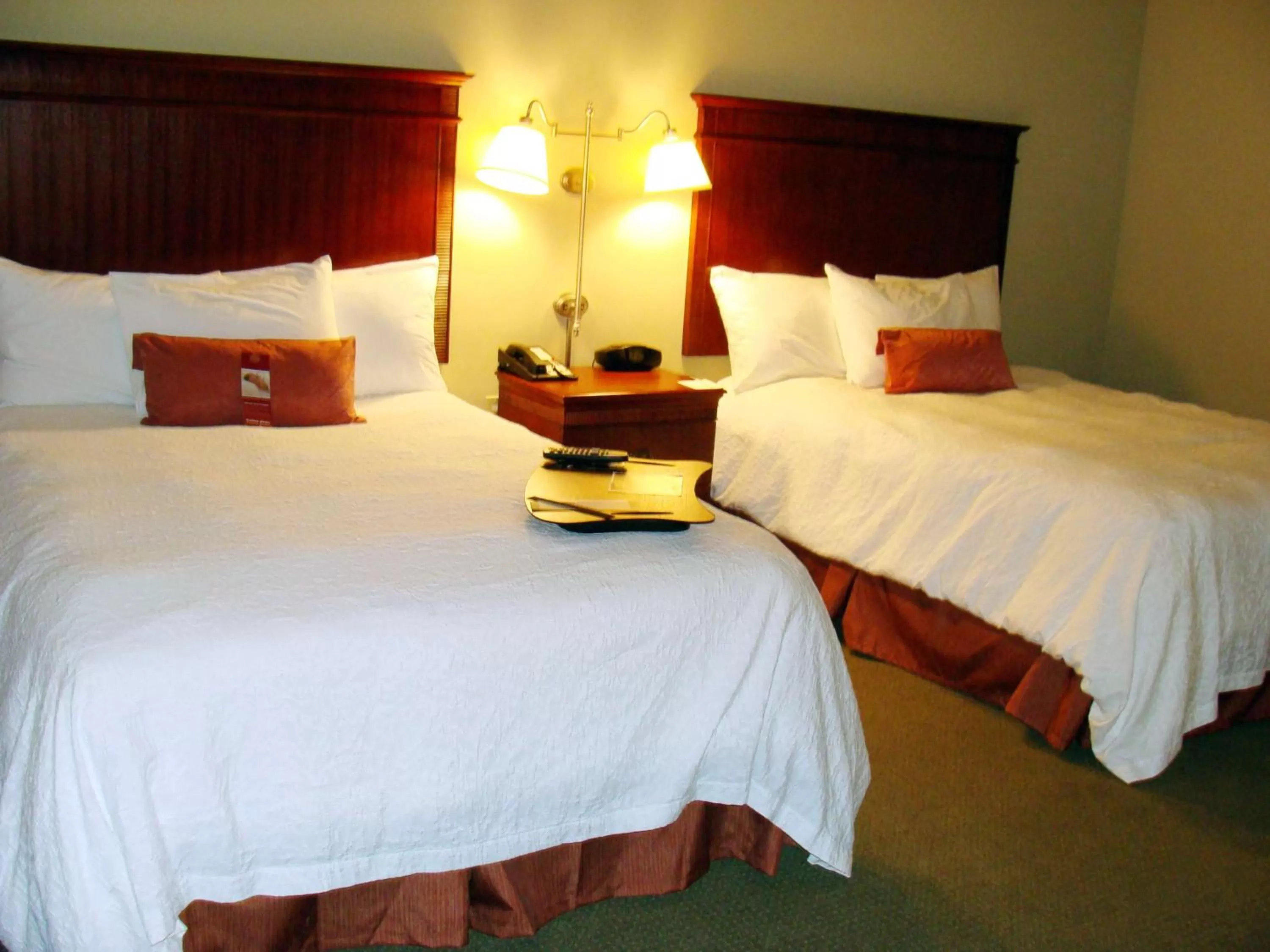 Bed in Hampton Inn Calera