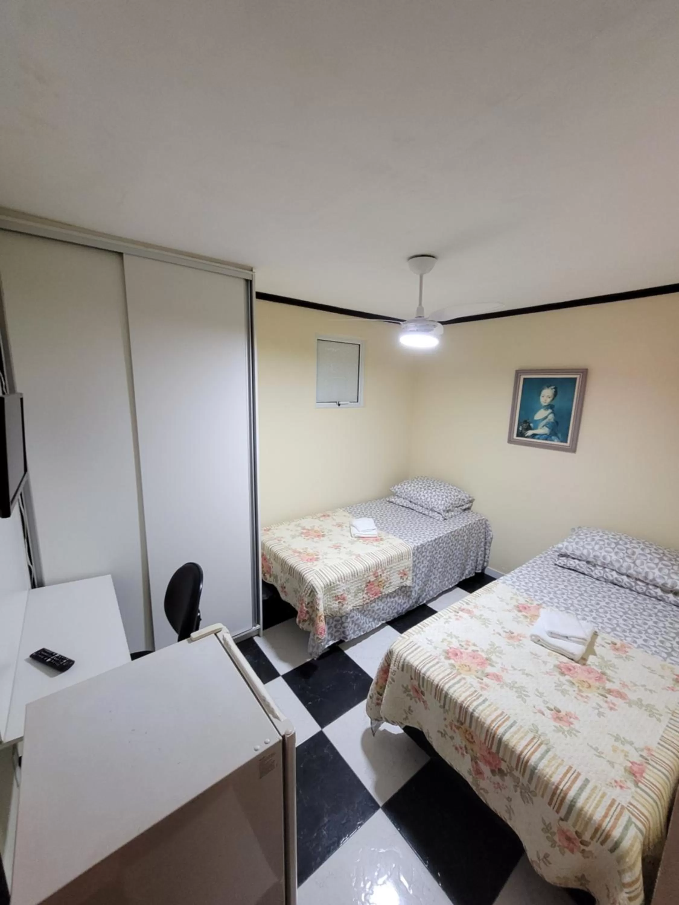 TV and multimedia, Bed in KzaZendf Cama e Cafe Asa Sul