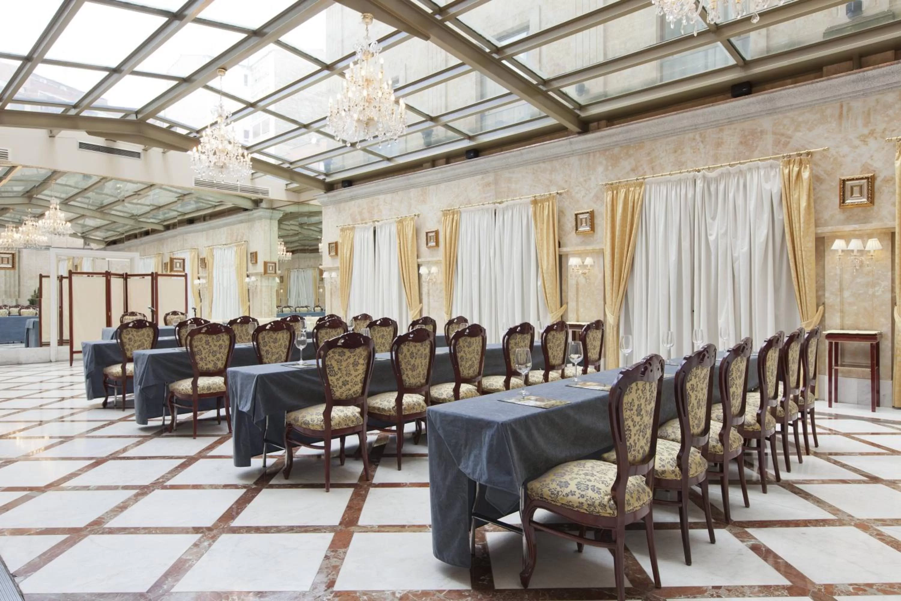 Business facilities in Hotel Alameda Palace