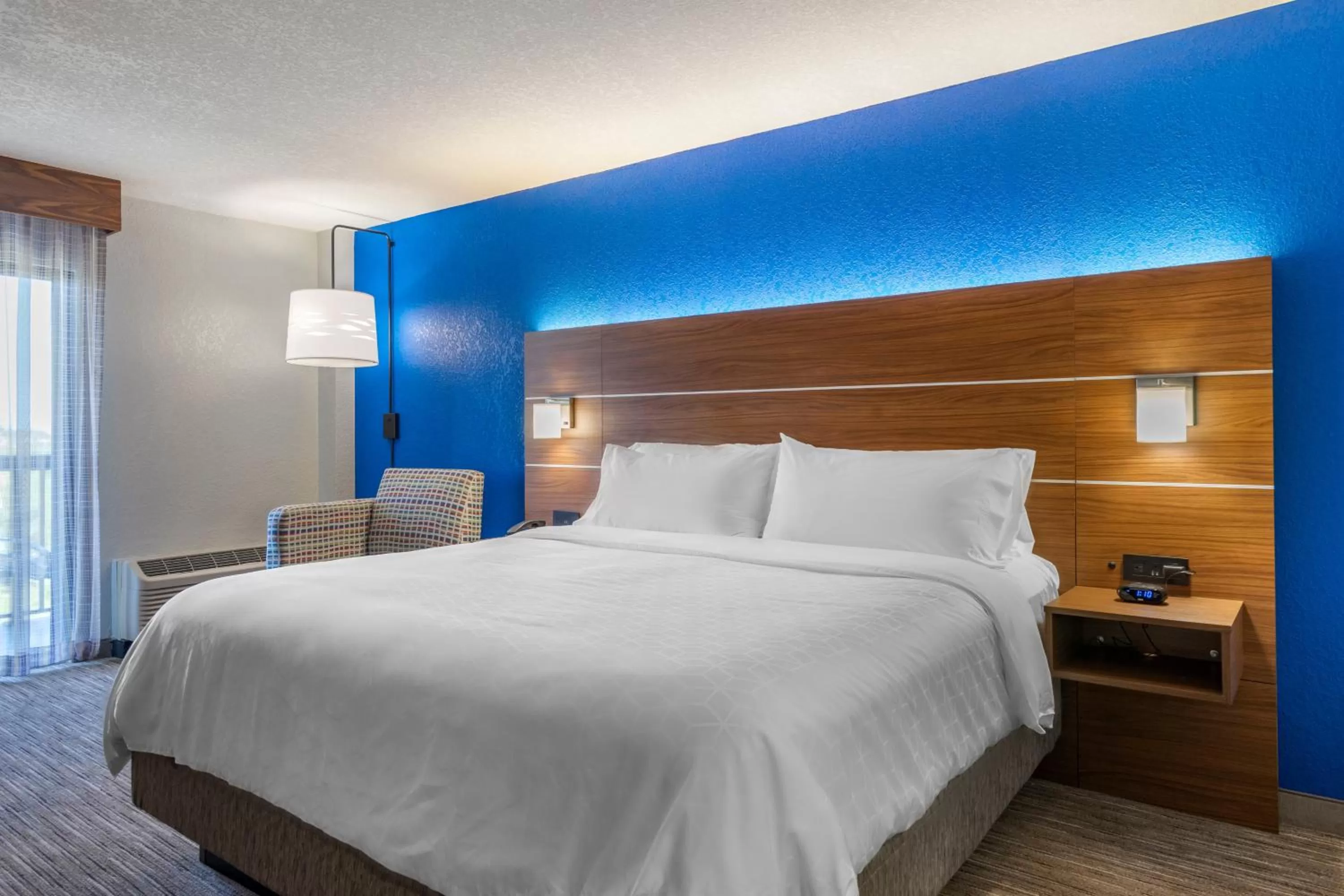 Photo of the whole room, Bed in Holiday Inn Express Cape Coral-Fort Myers Area by IHG