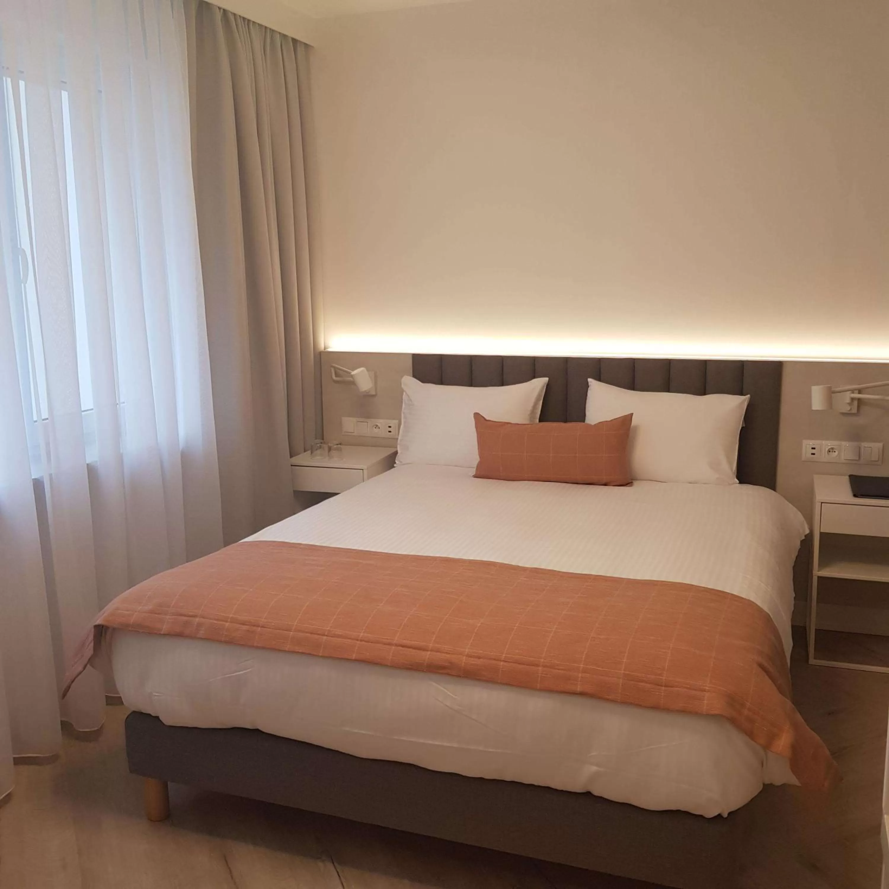 Kitchen or kitchenette, Bed in Best Western Hotel Portos