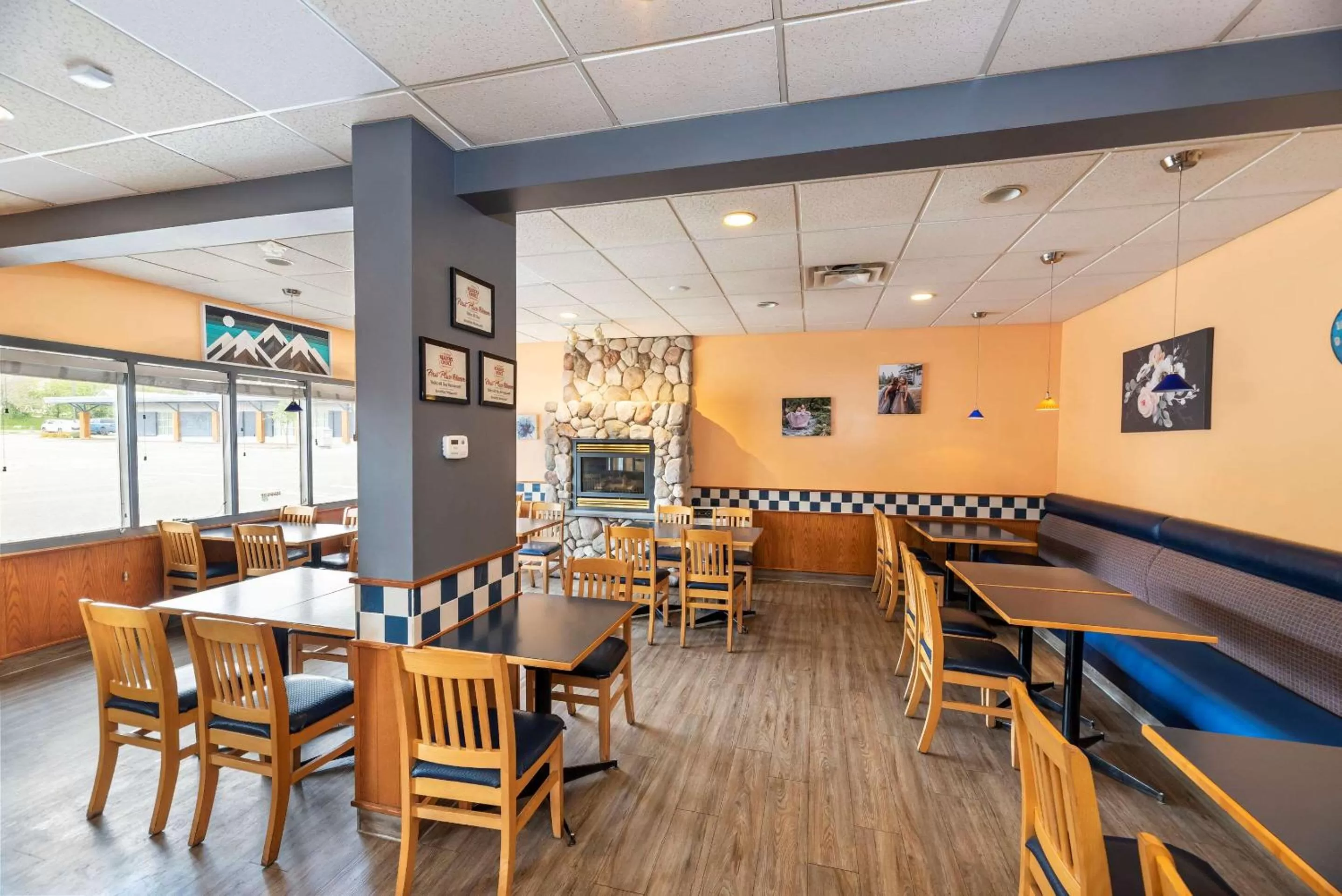 Restaurant/places to eat in Econo Lodge