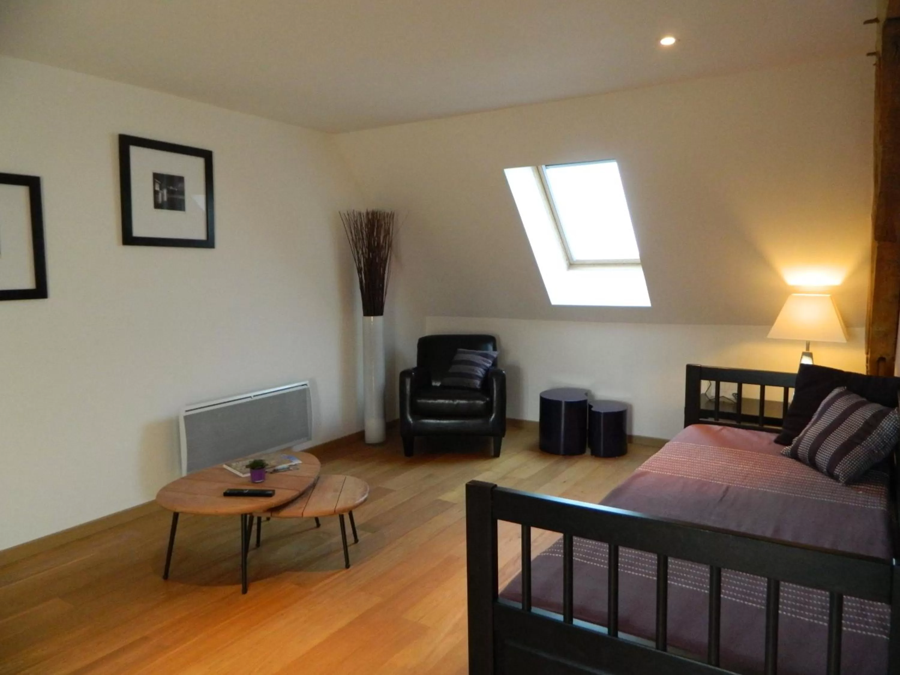 Photo of the whole room, Bed in Le Bout Du Monde