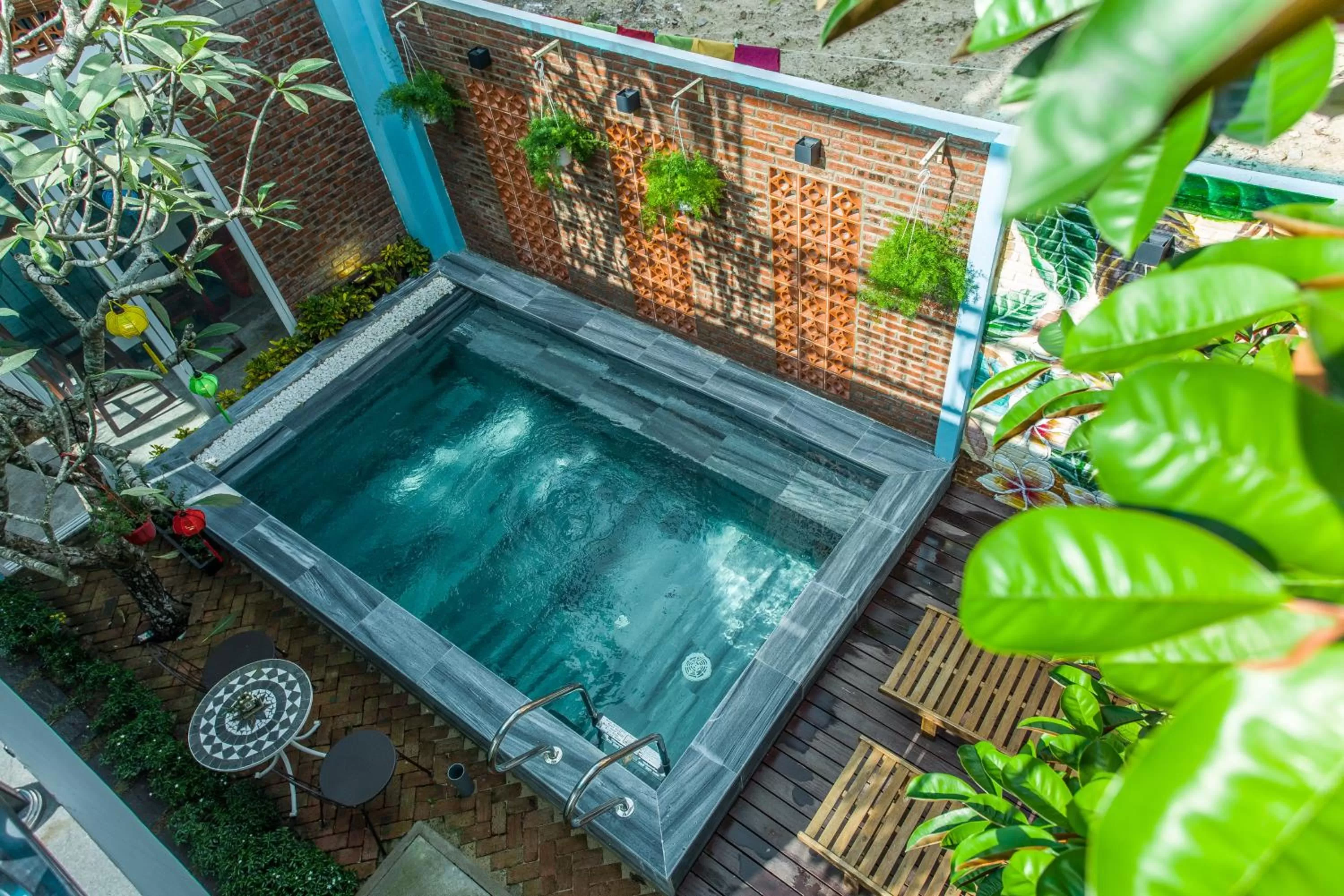 Swimming Pool in Peach House