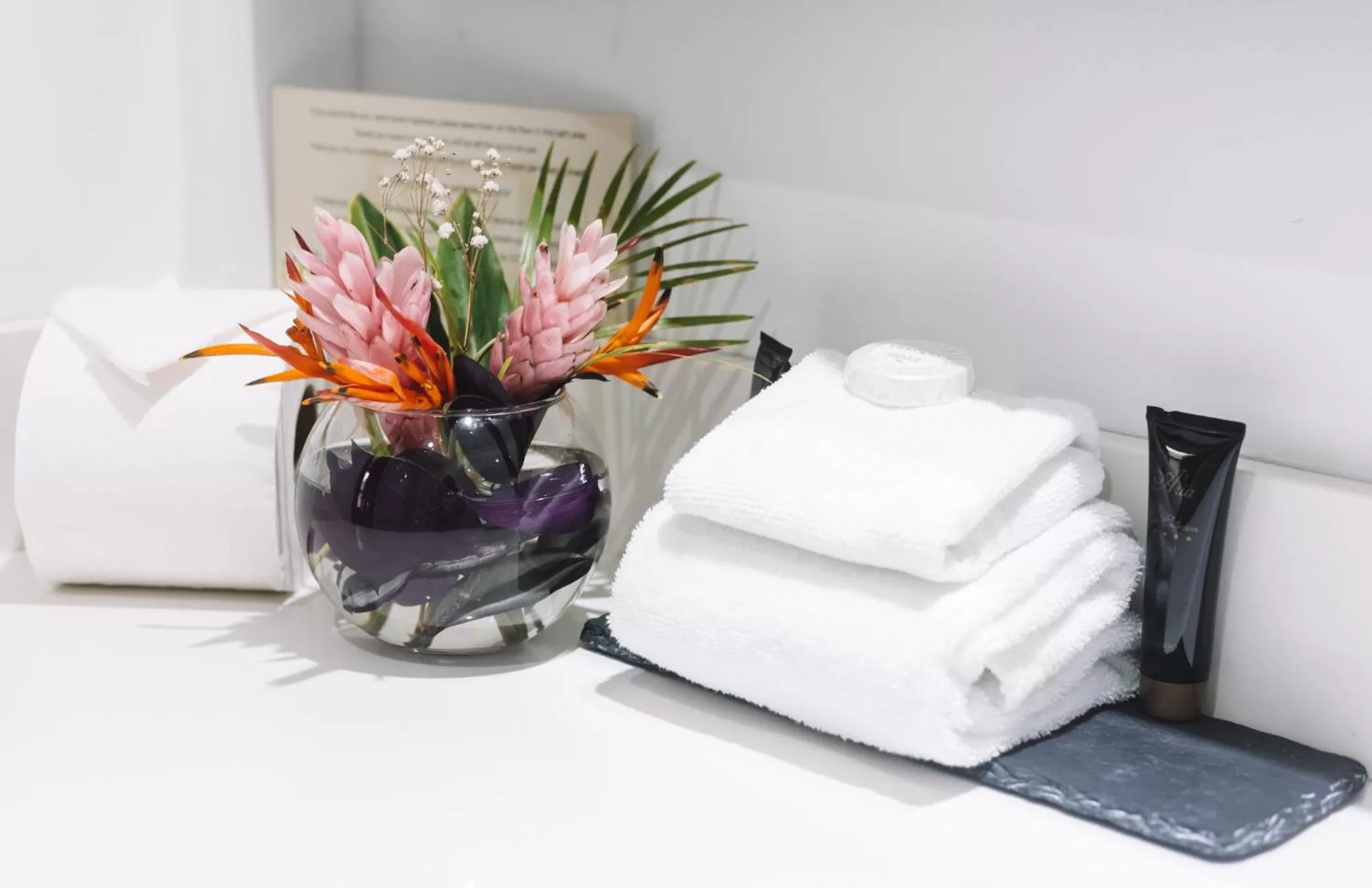 Bathroom, Bed in KC Hotel San Jose