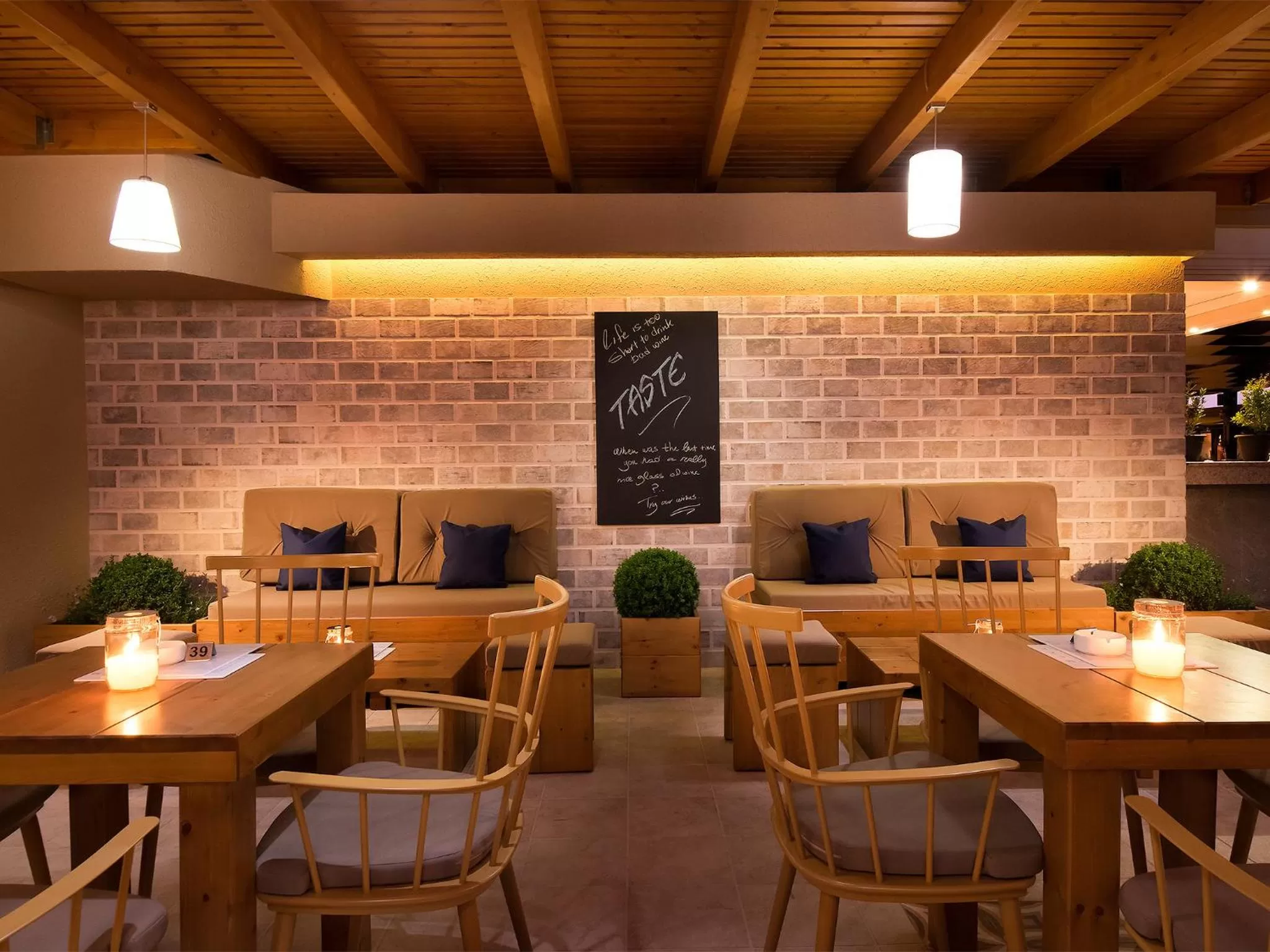 Restaurant/places to eat in Sun Beach Resort