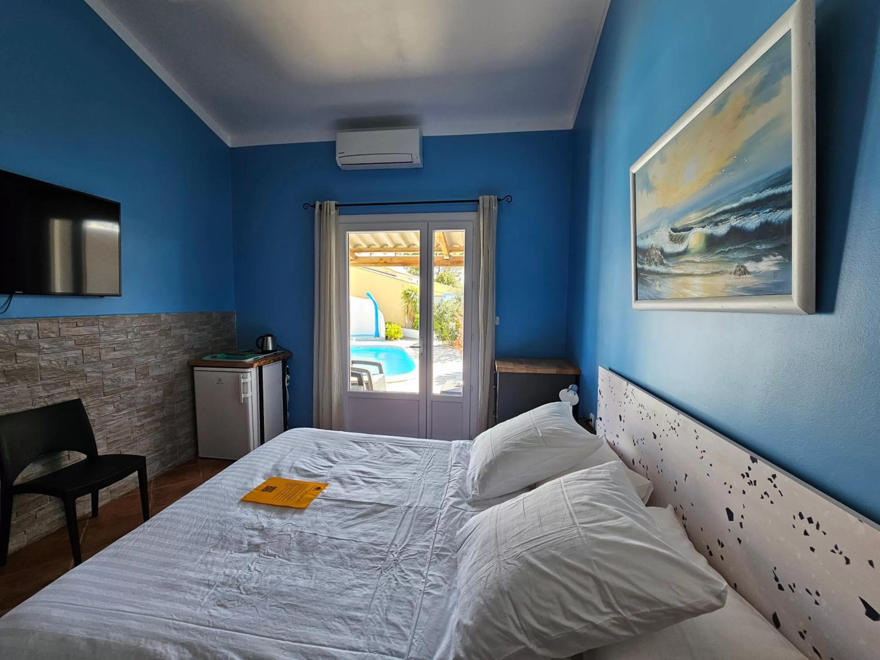 Patio, Bed in La Casa del Arti - Chambres d'hôtes - B&B - Piscine chauffée