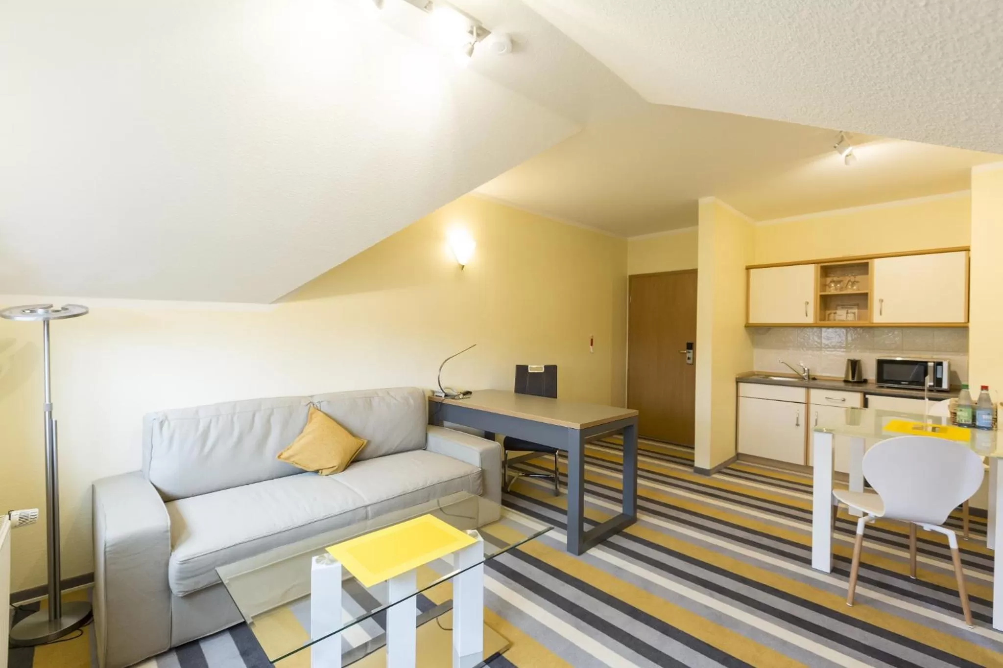 Kitchen or kitchenette in Globotel Hotel Garbsen