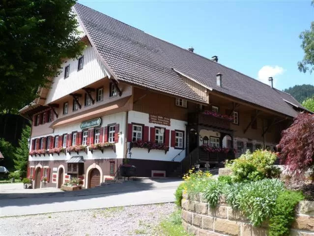 Facade/entrance, Property Building in Gasthaus Zur Linde