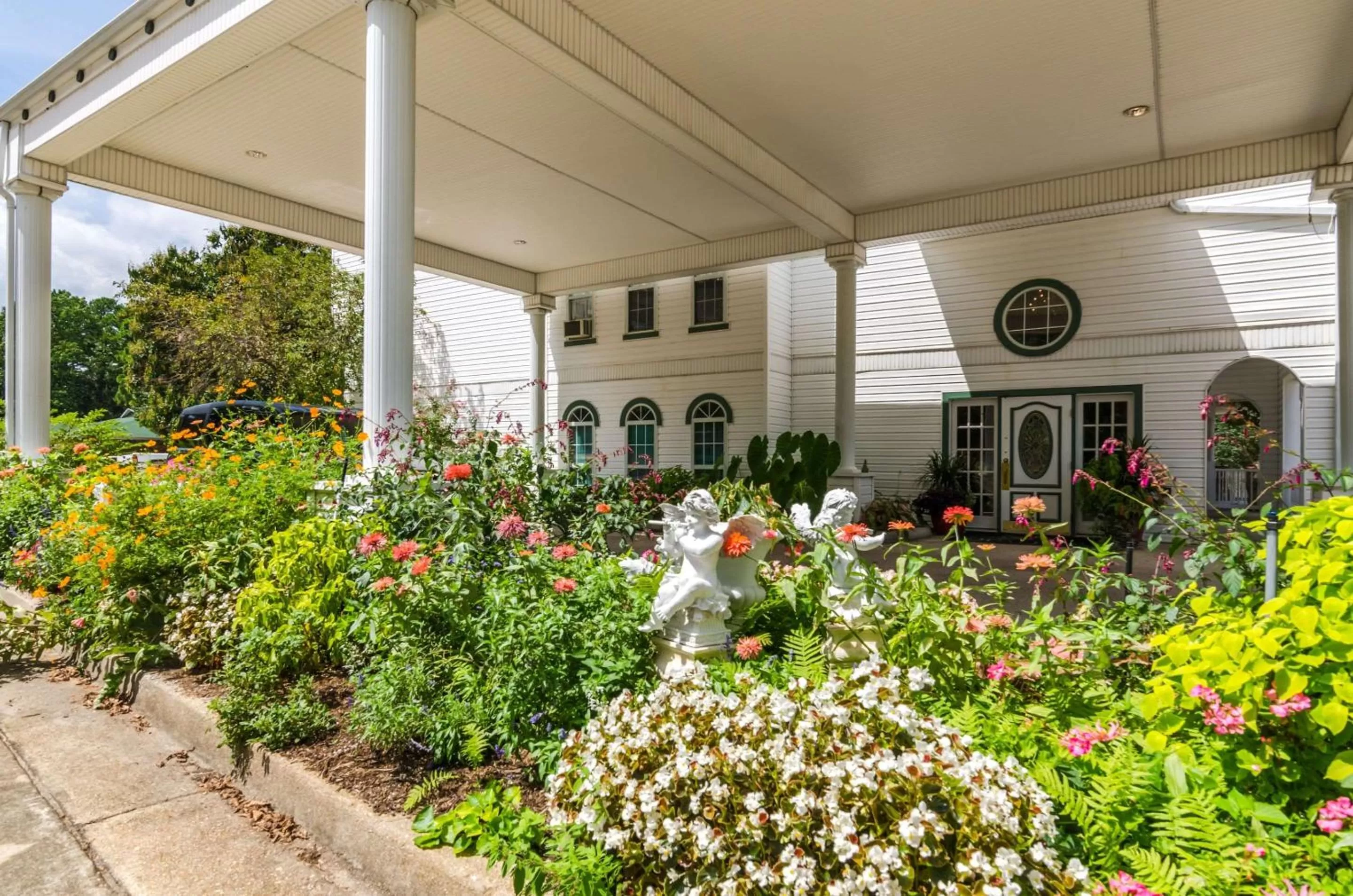 Property building in Quality Inn Eureka Springs South