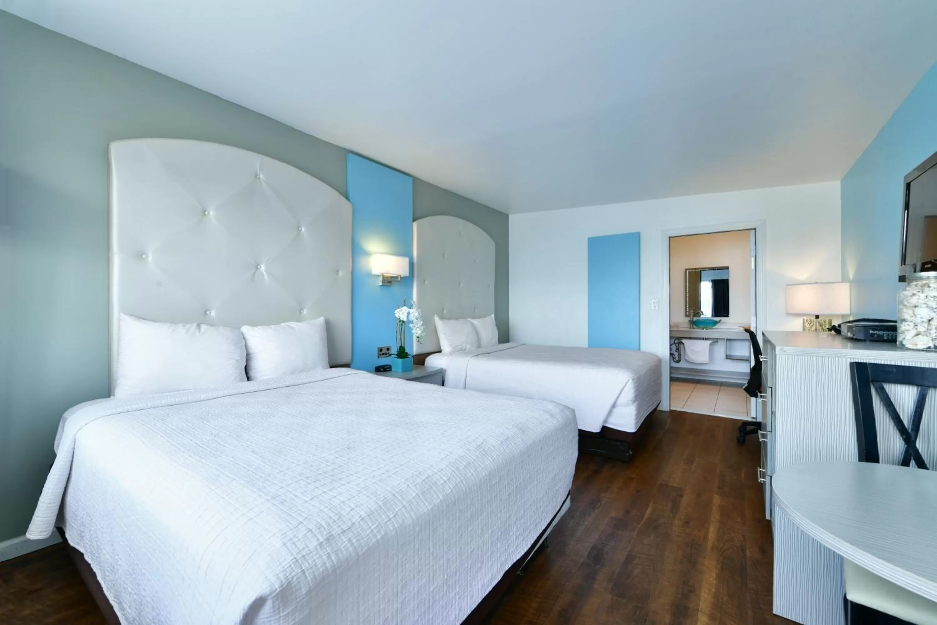 Bed in The Freeport Inn and Marina