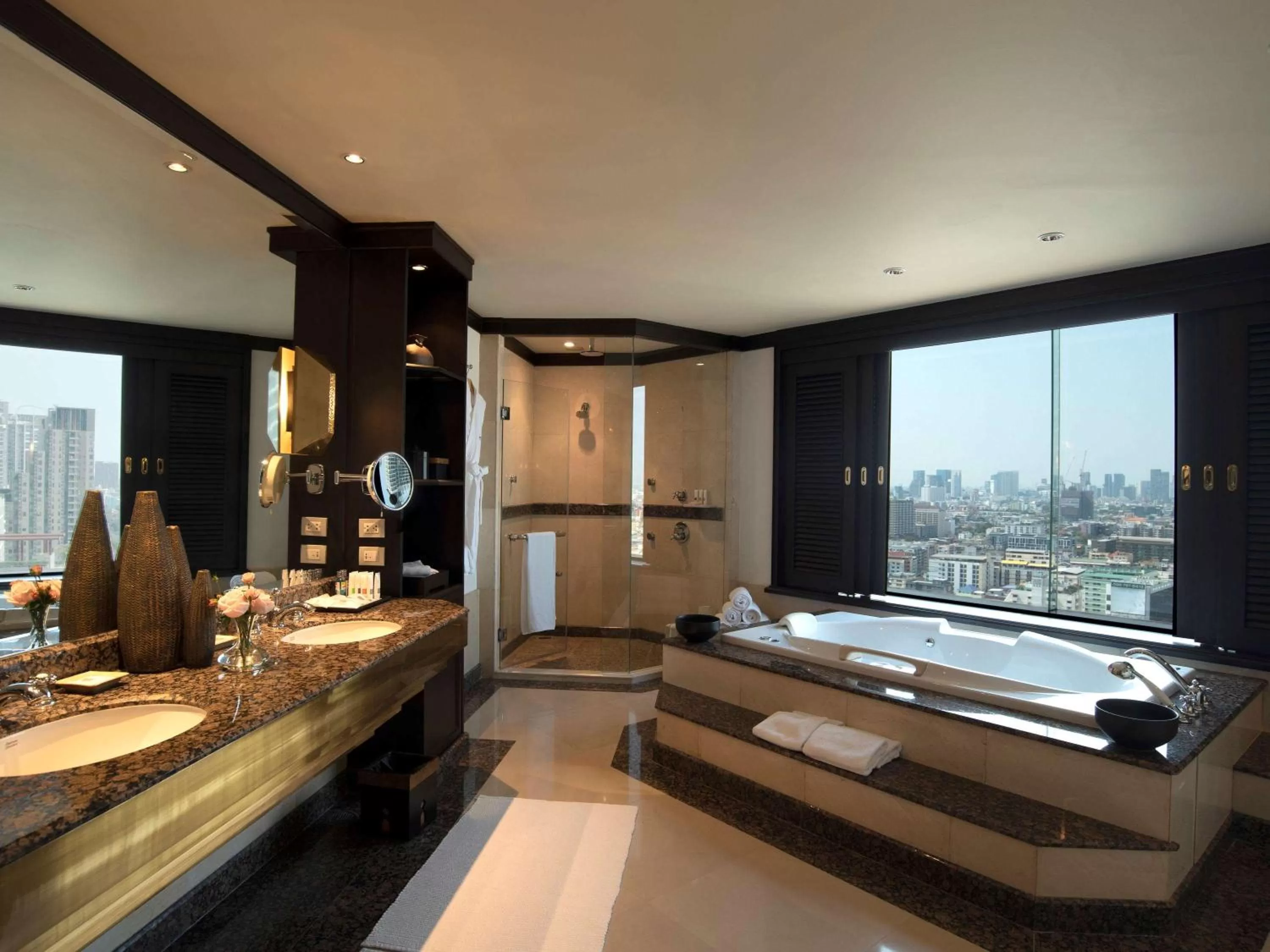 Hot Tub in Swissotel Bangkok Ratchada