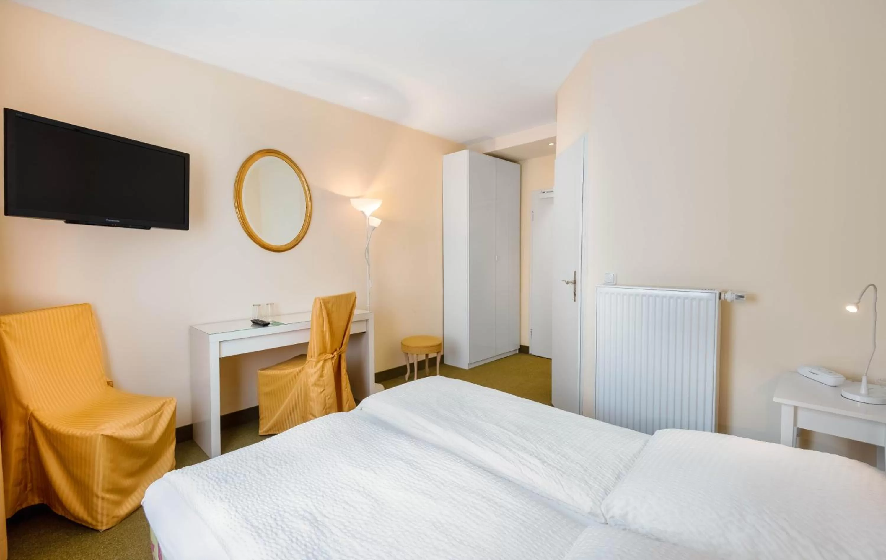 Bedroom, Bed in ALPHA HOTEL Hermann von Salza