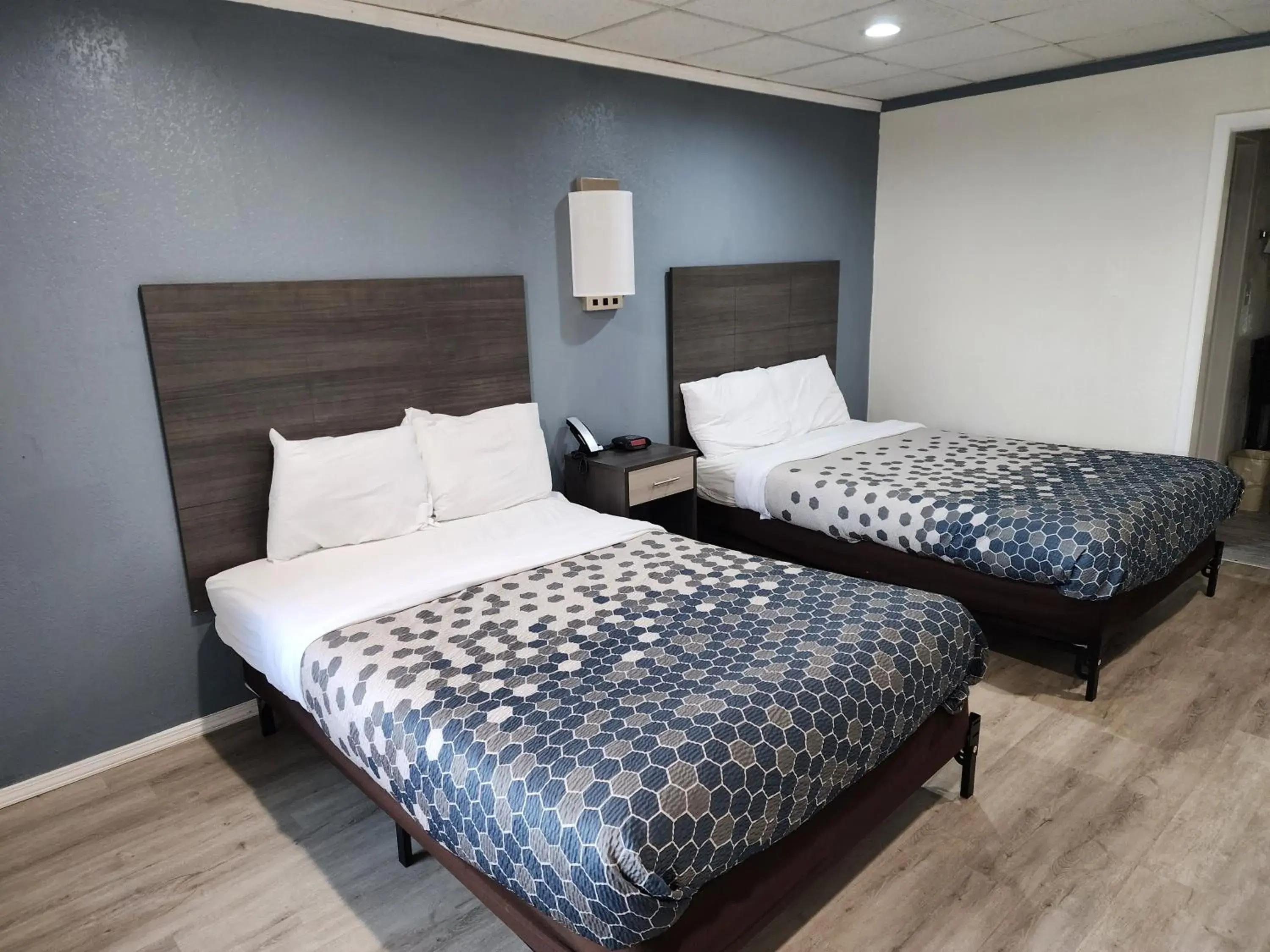 Double Room with Two Double Beds - Smoking in Econo Lodge Wytheville Double Room with Two Double Beds - Smoking in Econo Lodge Wytheville