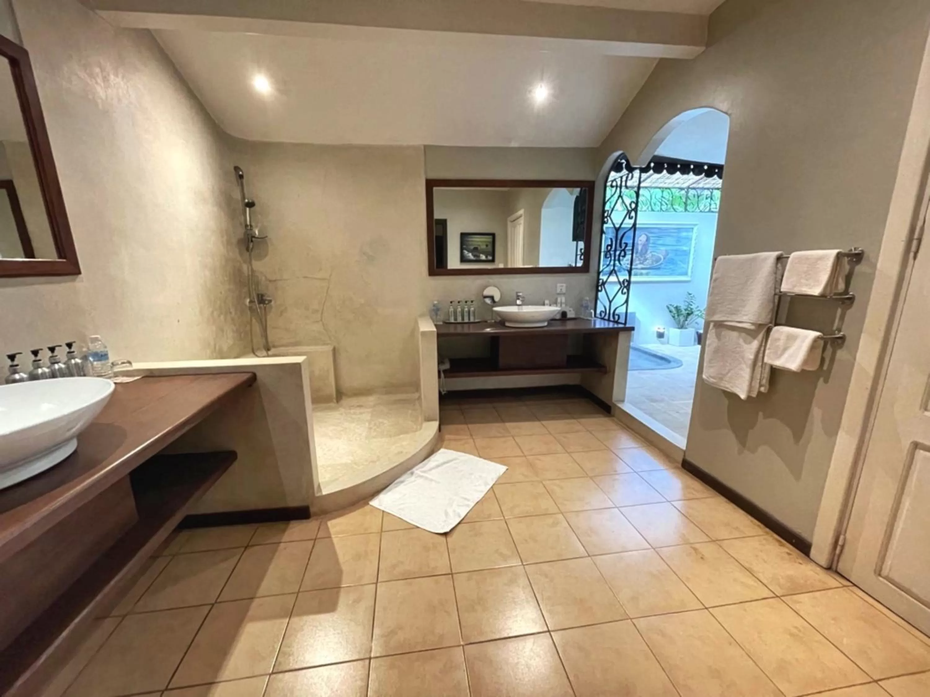 Bathroom in La Palmeraie D'angkor