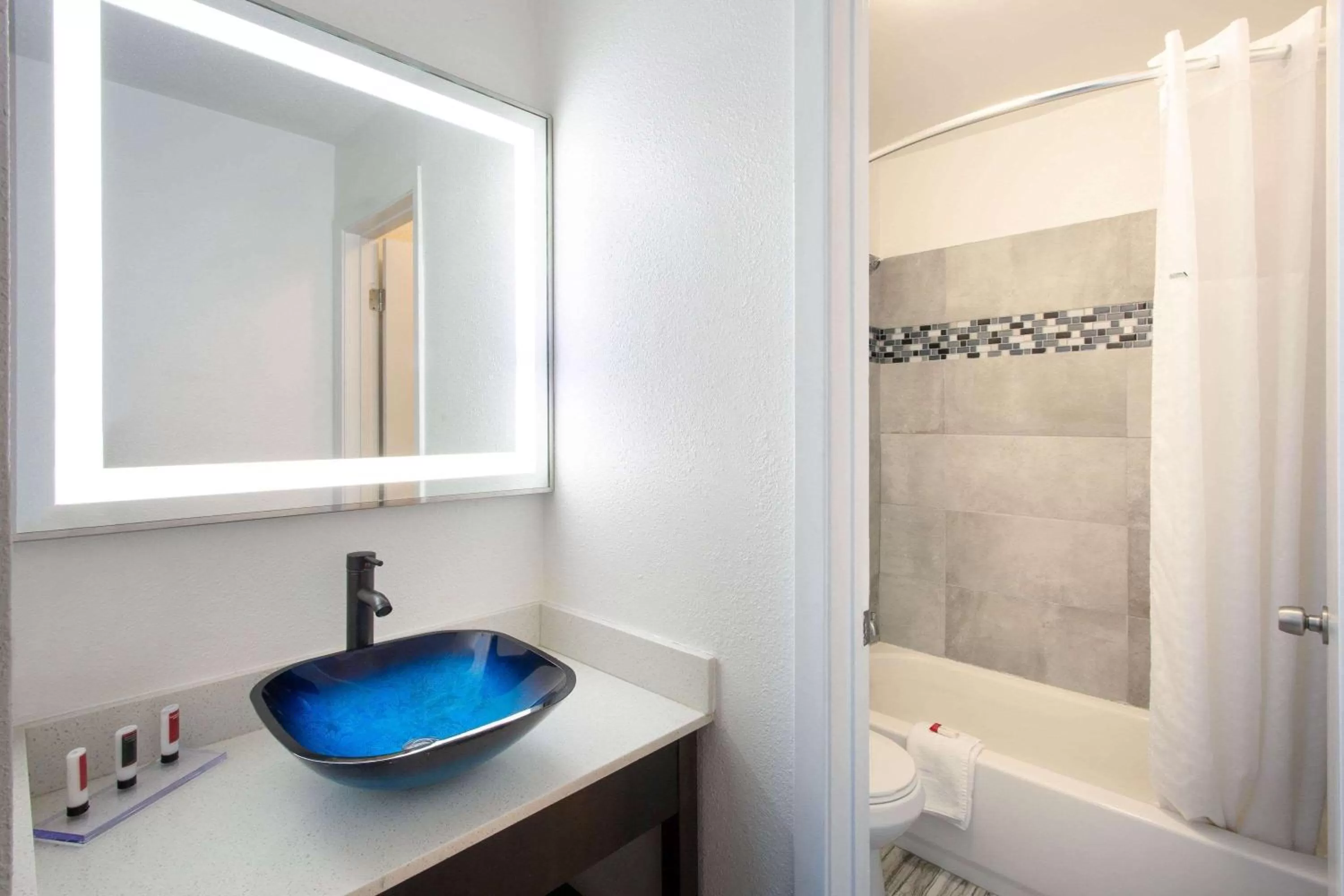 Bathroom in University Inn & Suites