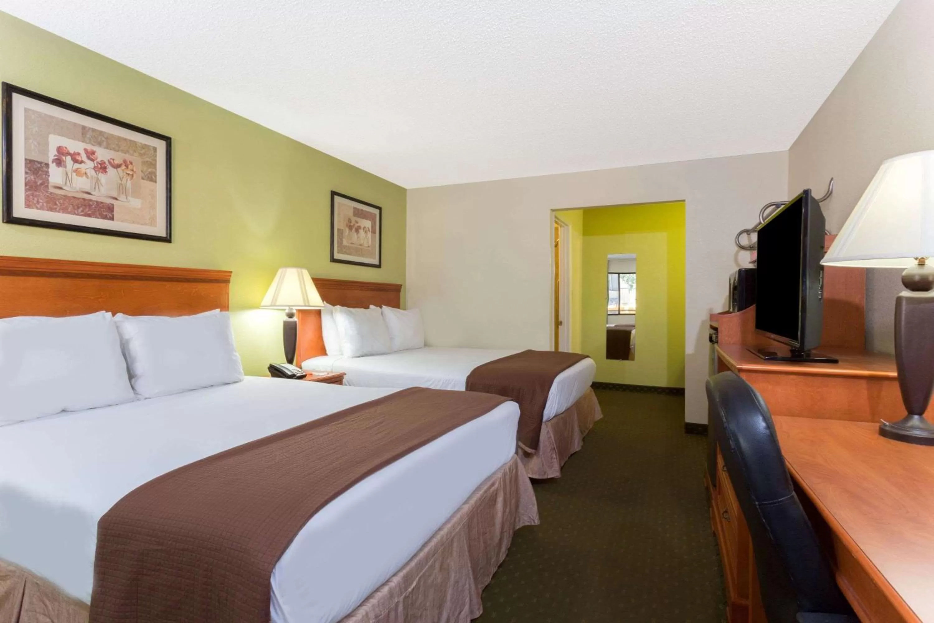 Photo of the whole room in Howard Johnson by Wyndham Tallahassee