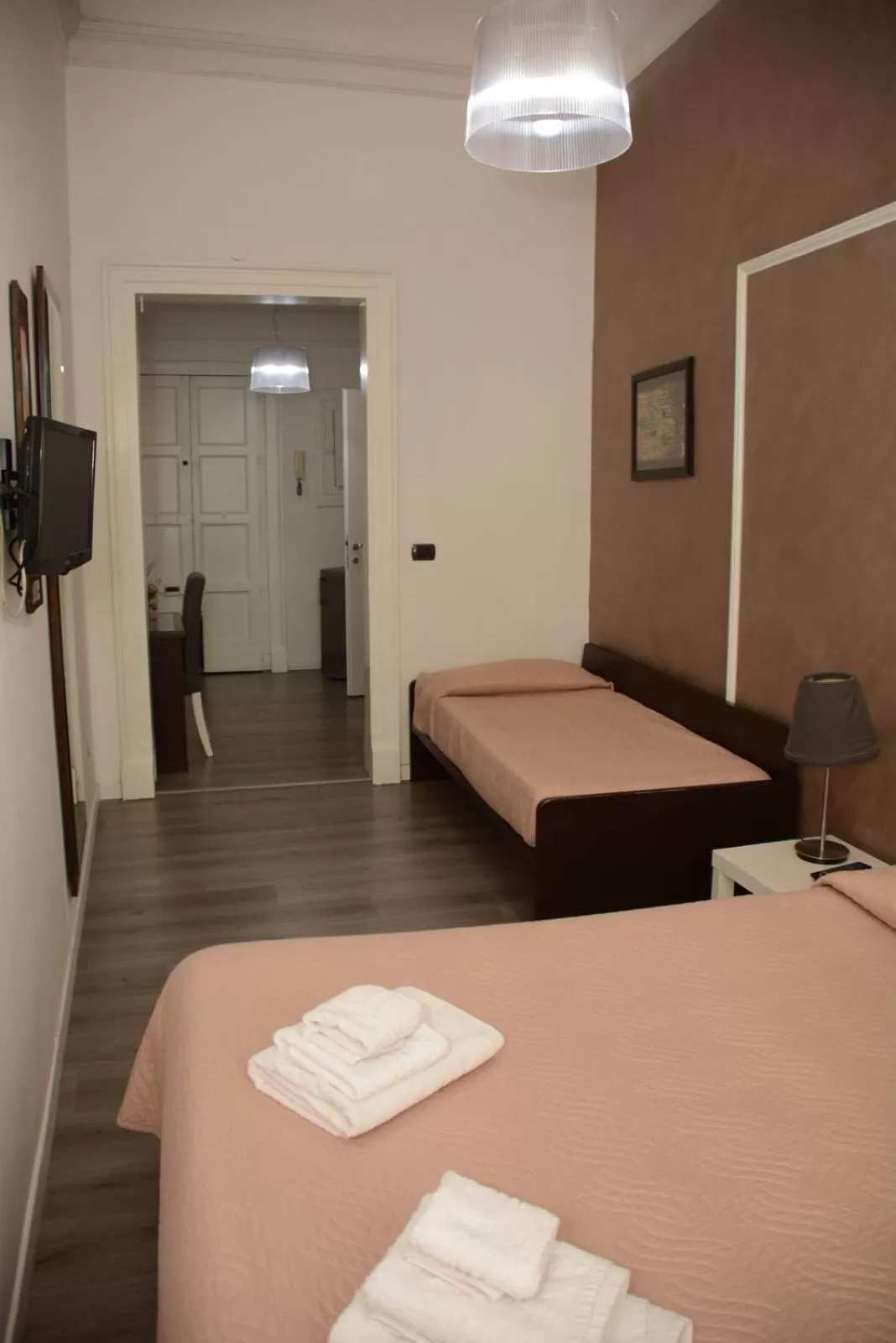 Photo of the whole room, Bed in B&B Opera