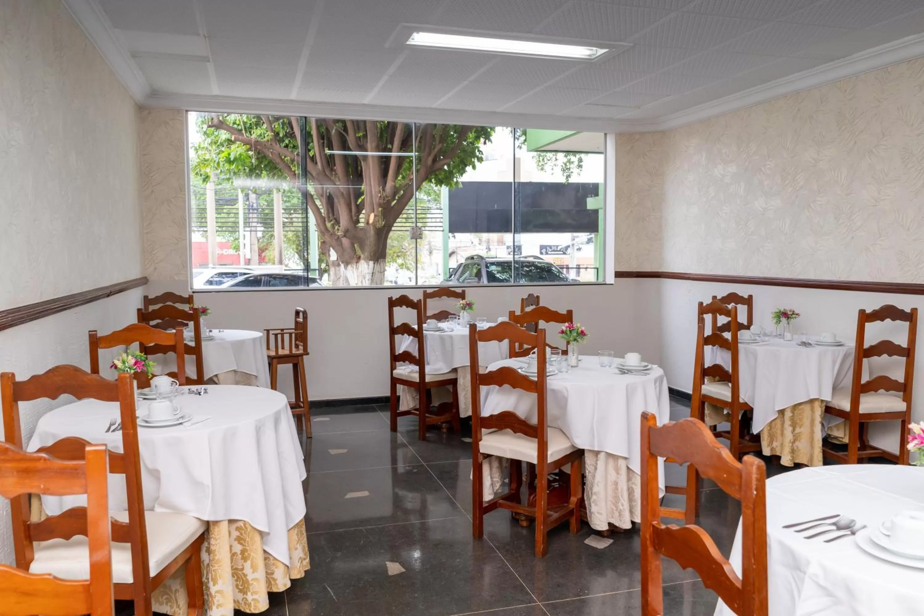Breakfast, Restaurant/Places to Eat in Bandeirantes Hotel