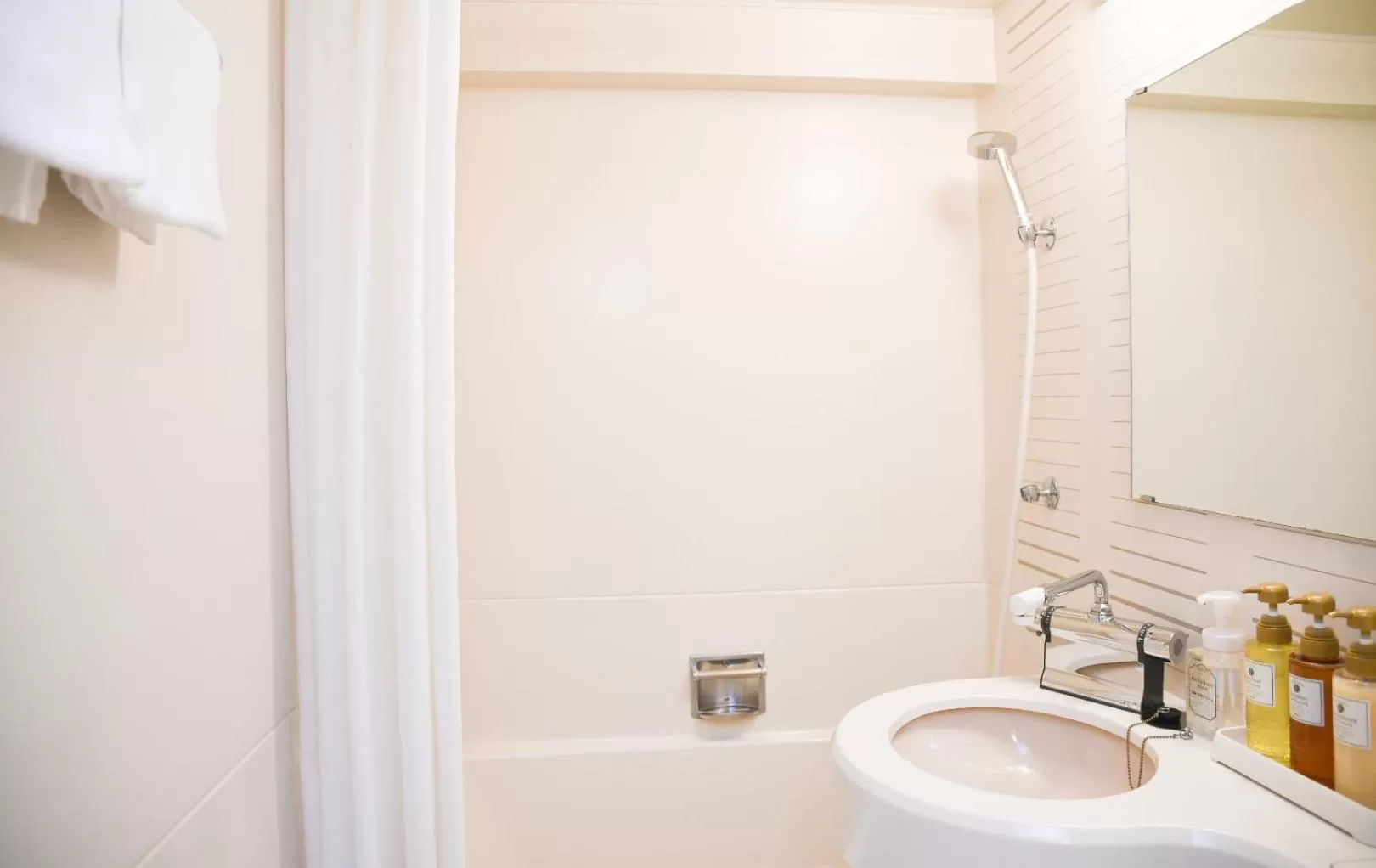 Shower in Hotel Sun White