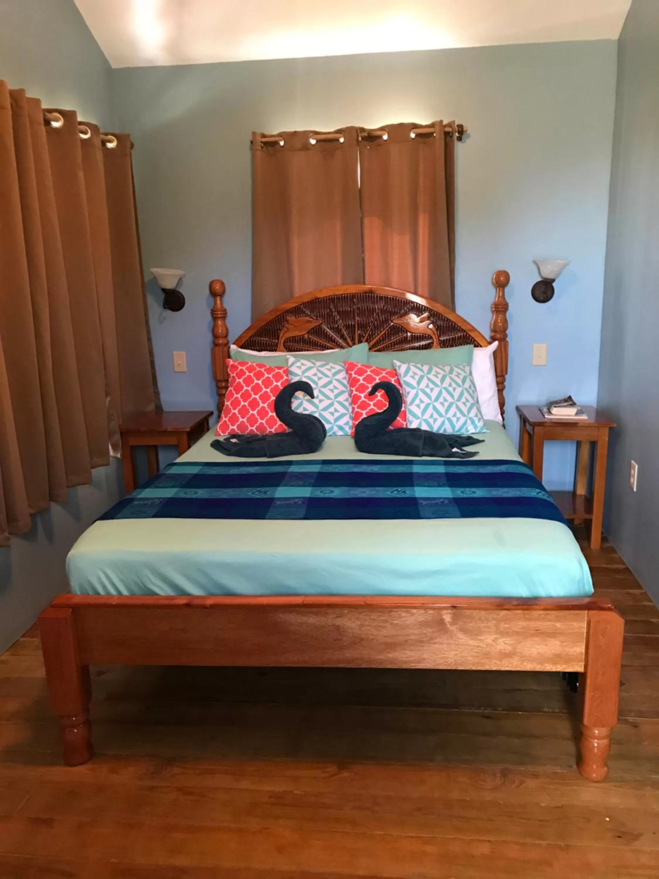 Bedroom, Bed in Tilt-Ta-Dock Resort Belize