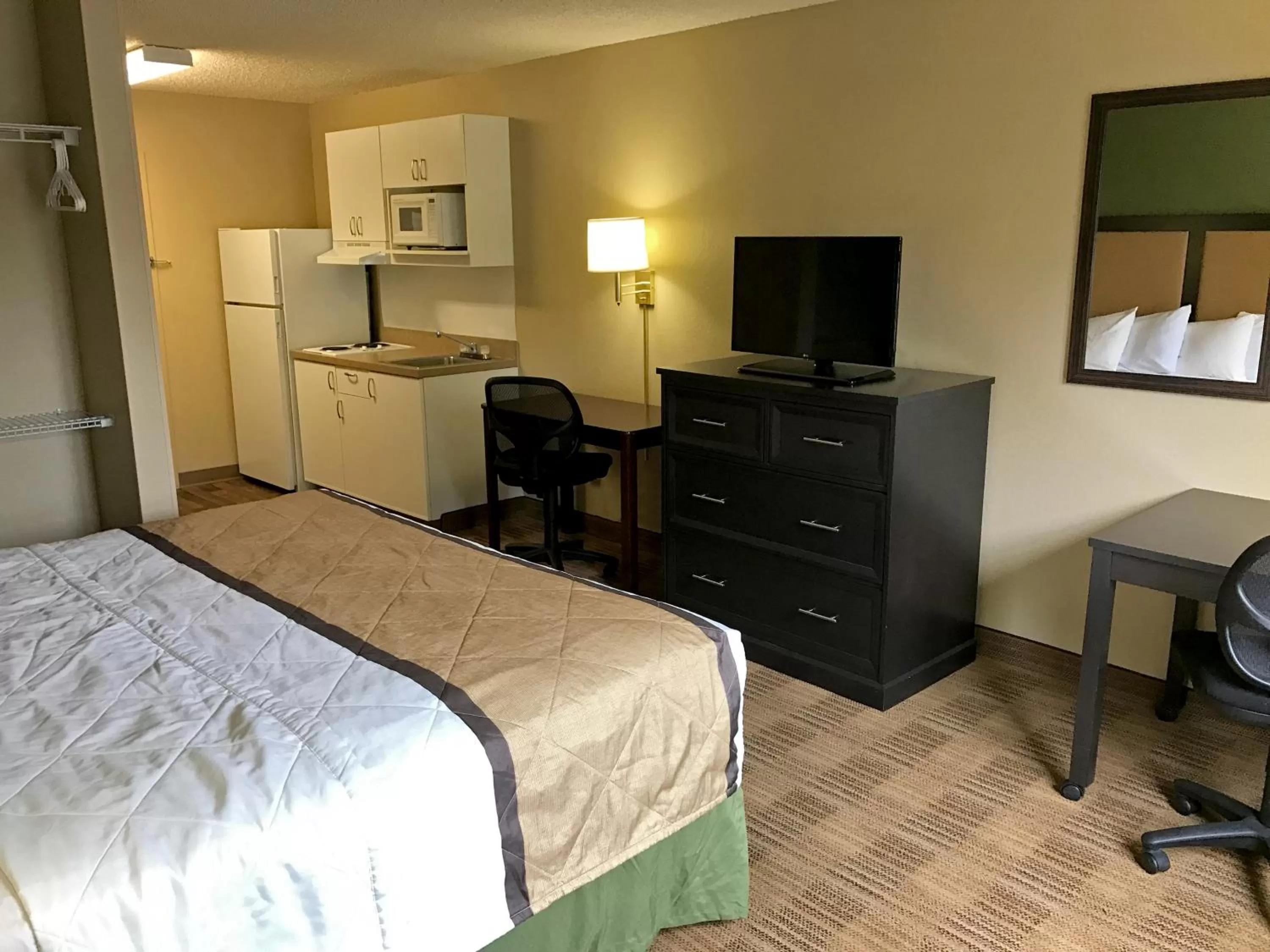TV and multimedia, Bed in Extended Stay America Suites - Boise - Airport