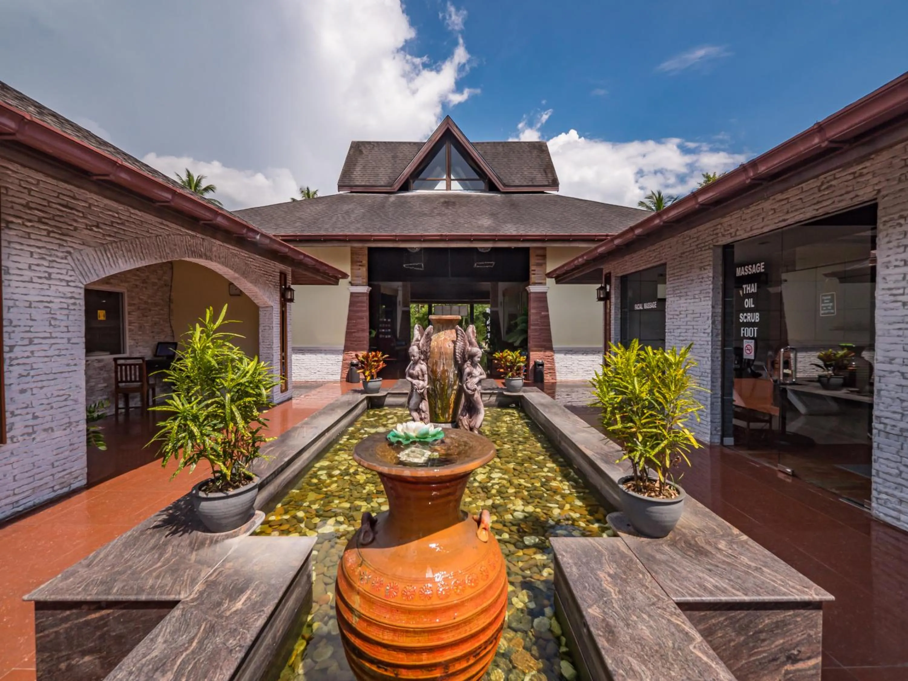 Facade/entrance in Sea Valley Resort