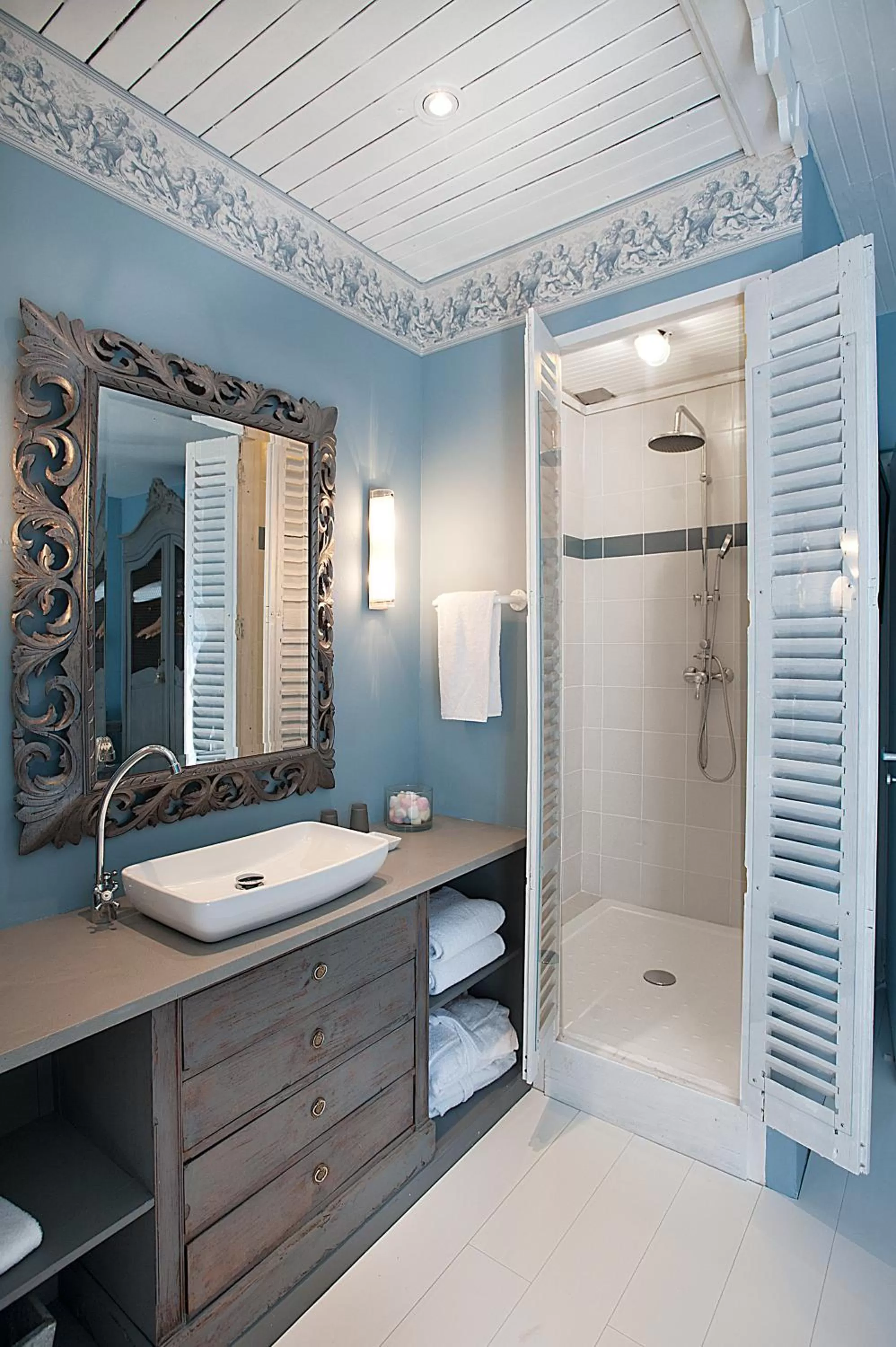 Shower in Hotel de Charme Le Sud Bretagne