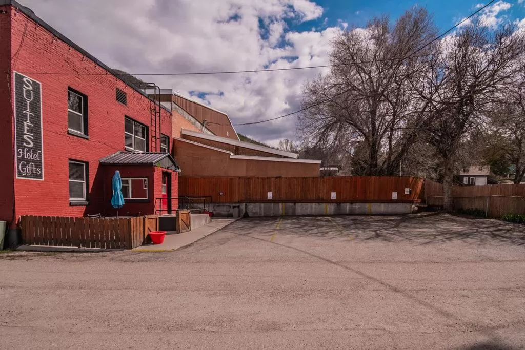 Parking, Property Building in Suites of Lava Hot Springs