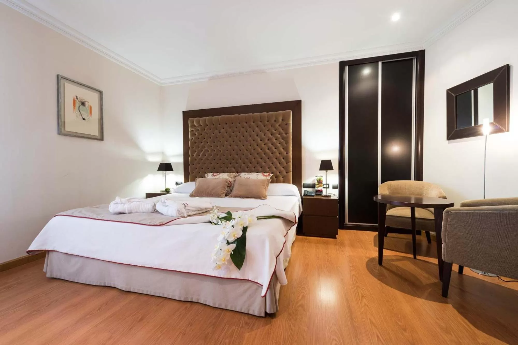 Photo of the whole room, Bed in FC Infantas de León