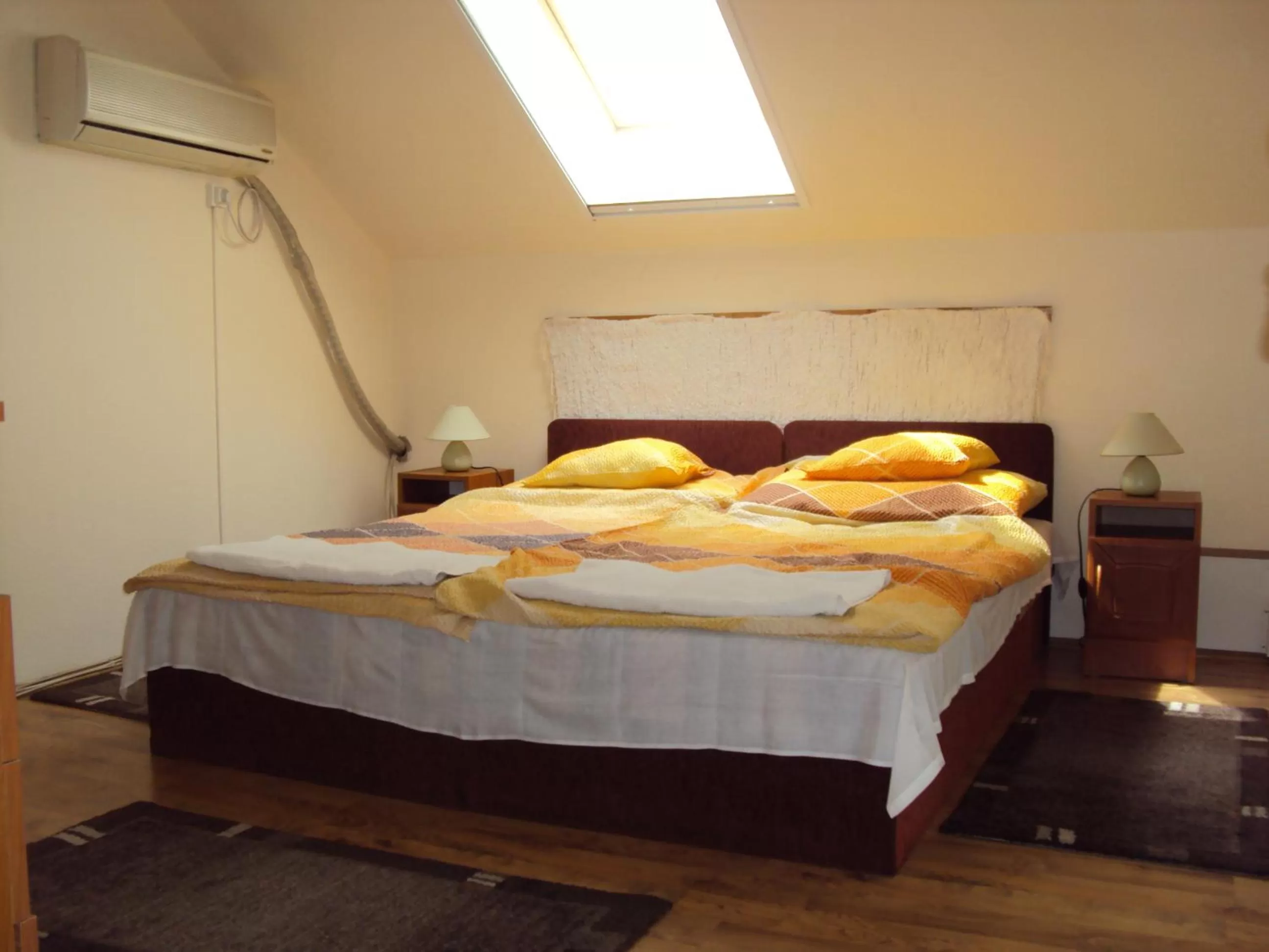 Bed in Lila Akác Vendégház Esztergom