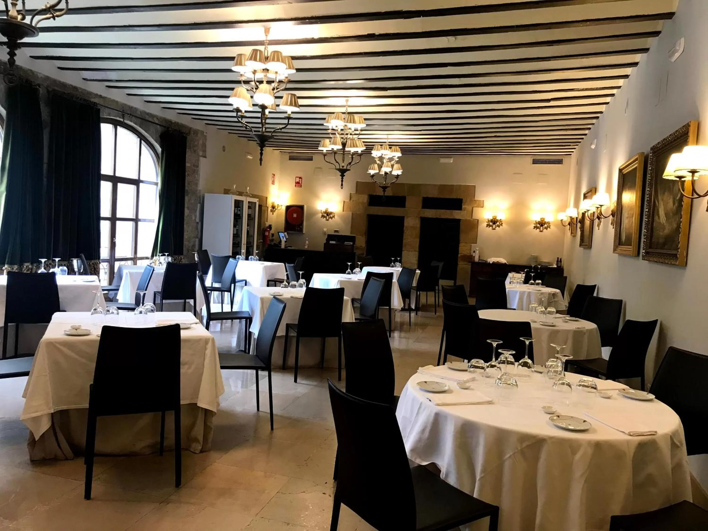 Restaurant/places to eat in Parador de Santillana Gil Blas