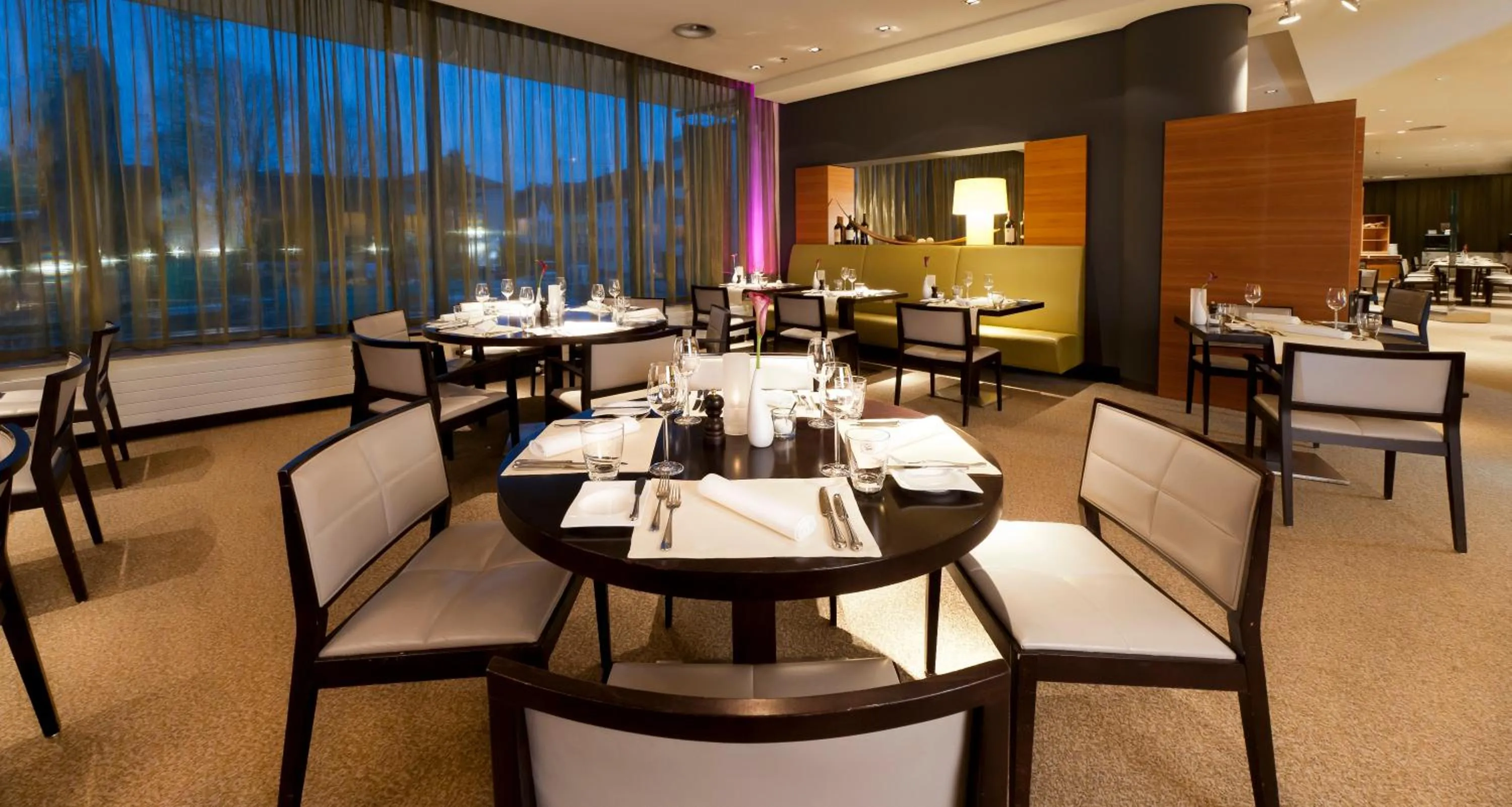 Restaurant/places to eat in Dorint Hotel am Heumarkt Köln